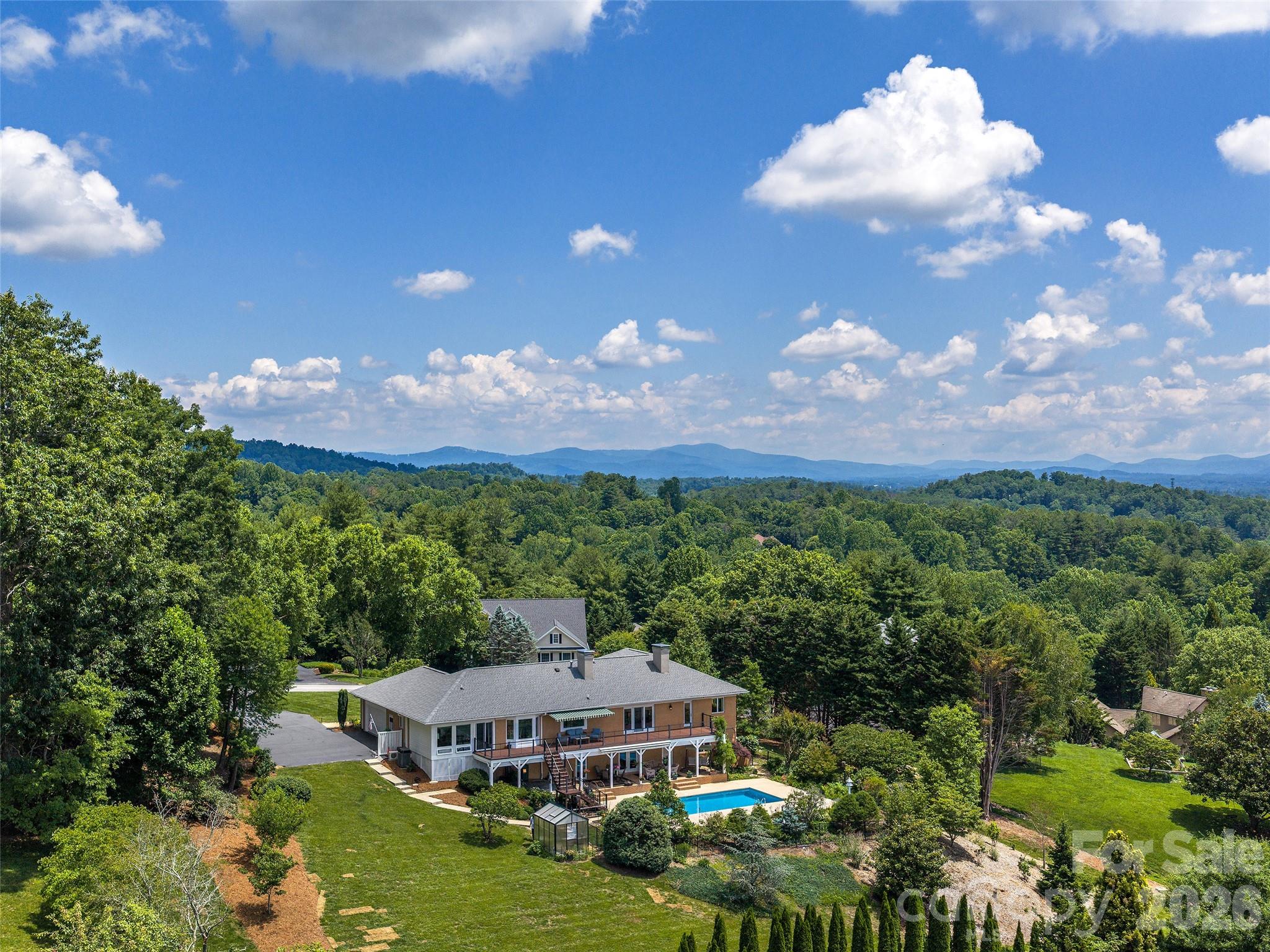 18 Thornapple Drive — Hendersonville