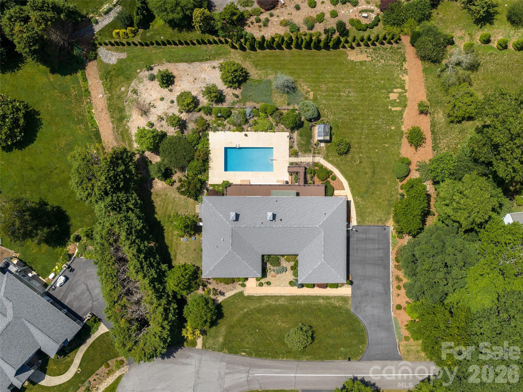 18 Thornapple Drive — Hendersonville