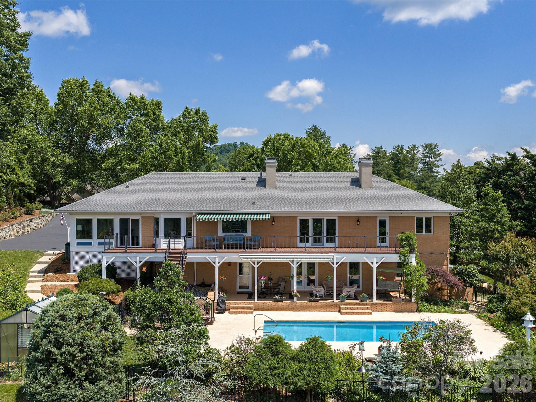 18 Thornapple Drive — Hendersonville