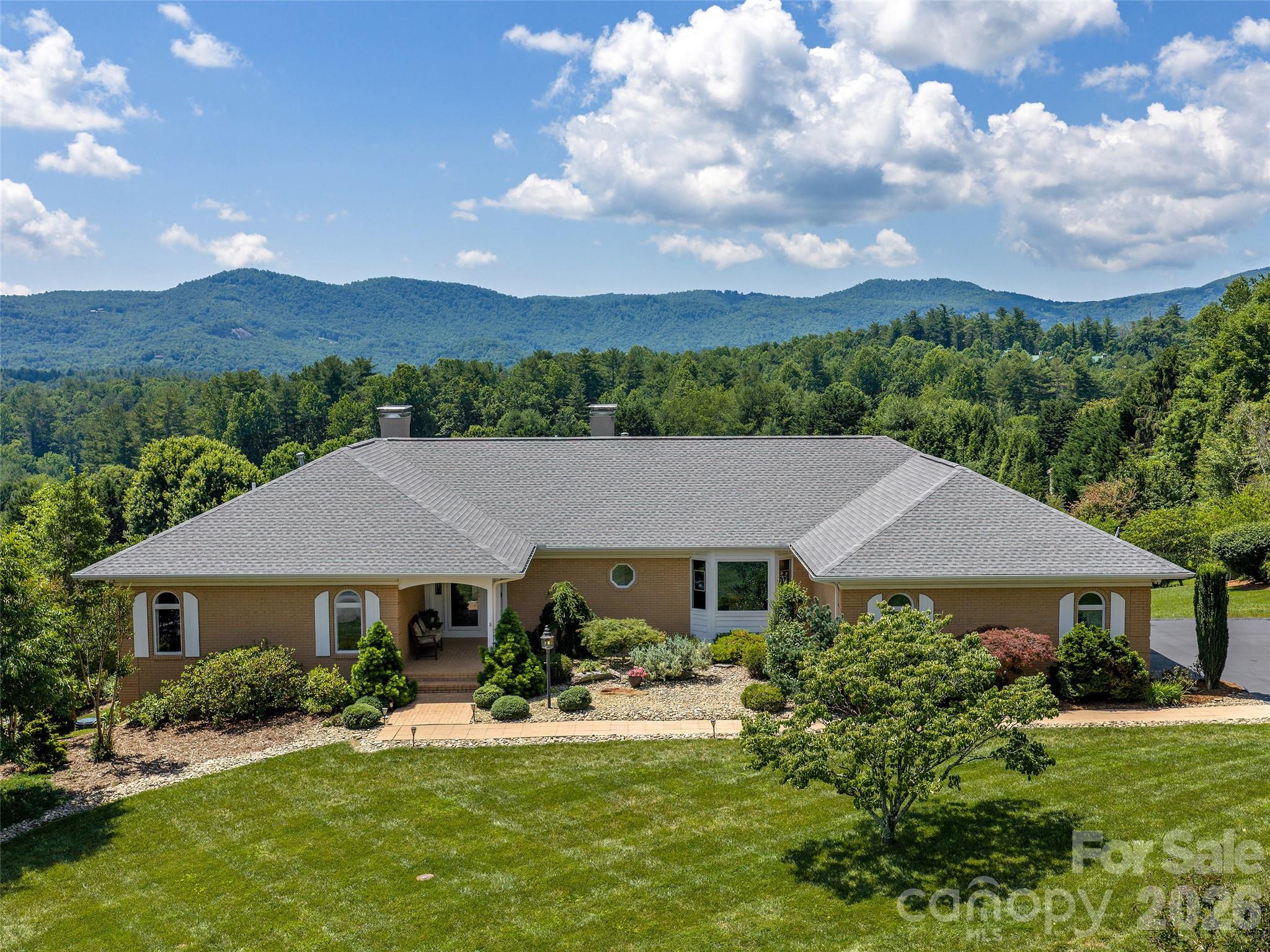 18 Thornapple Drive — Hendersonville