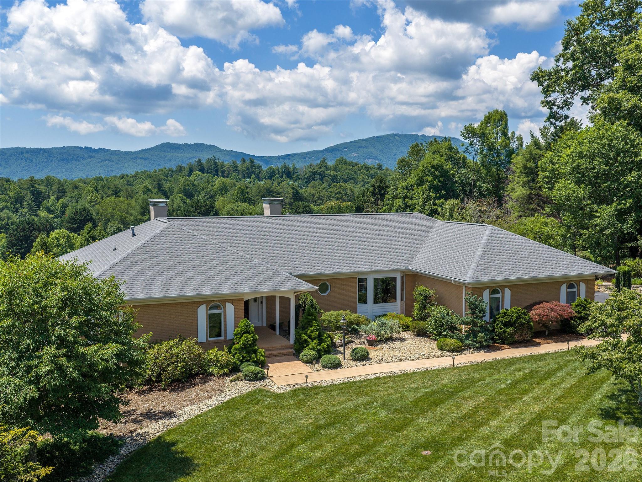 18 Thornapple Drive — Hendersonville