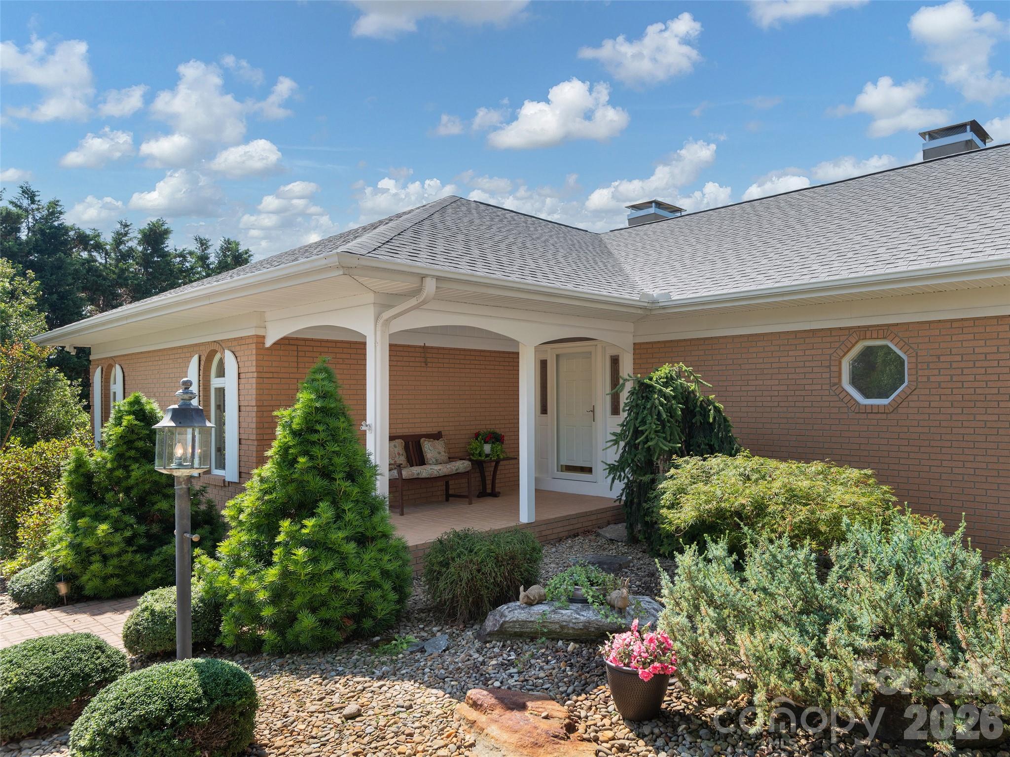 18 Thornapple Drive — Hendersonville