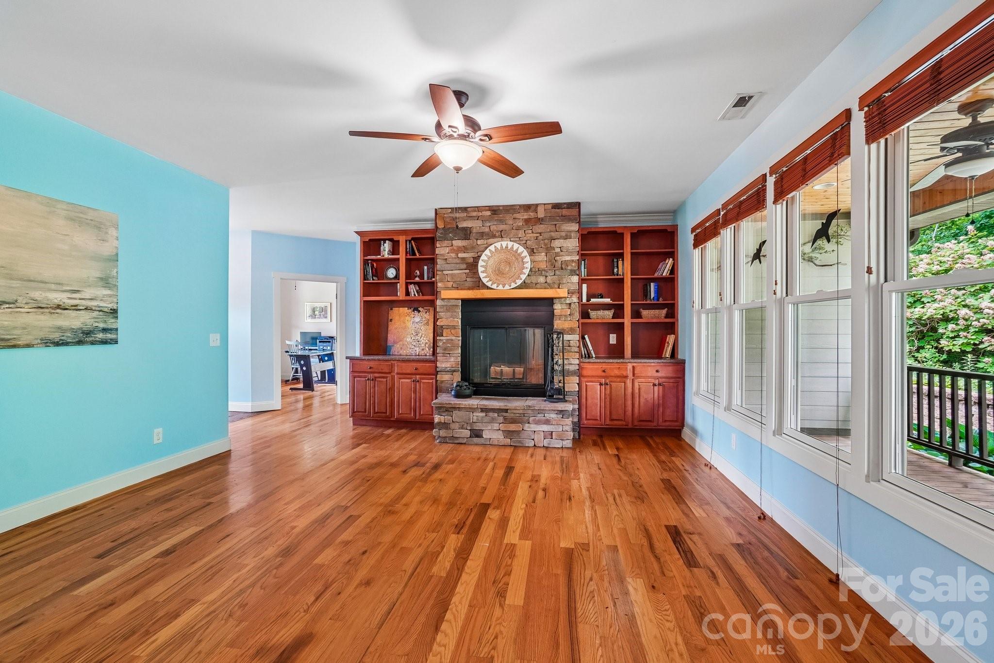 25 Willow Branch Lane — Weaverville