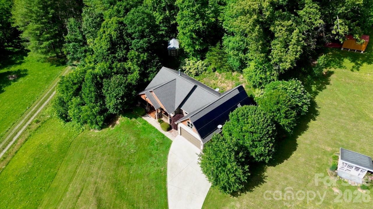25 Willow Branch Lane — Weaverville