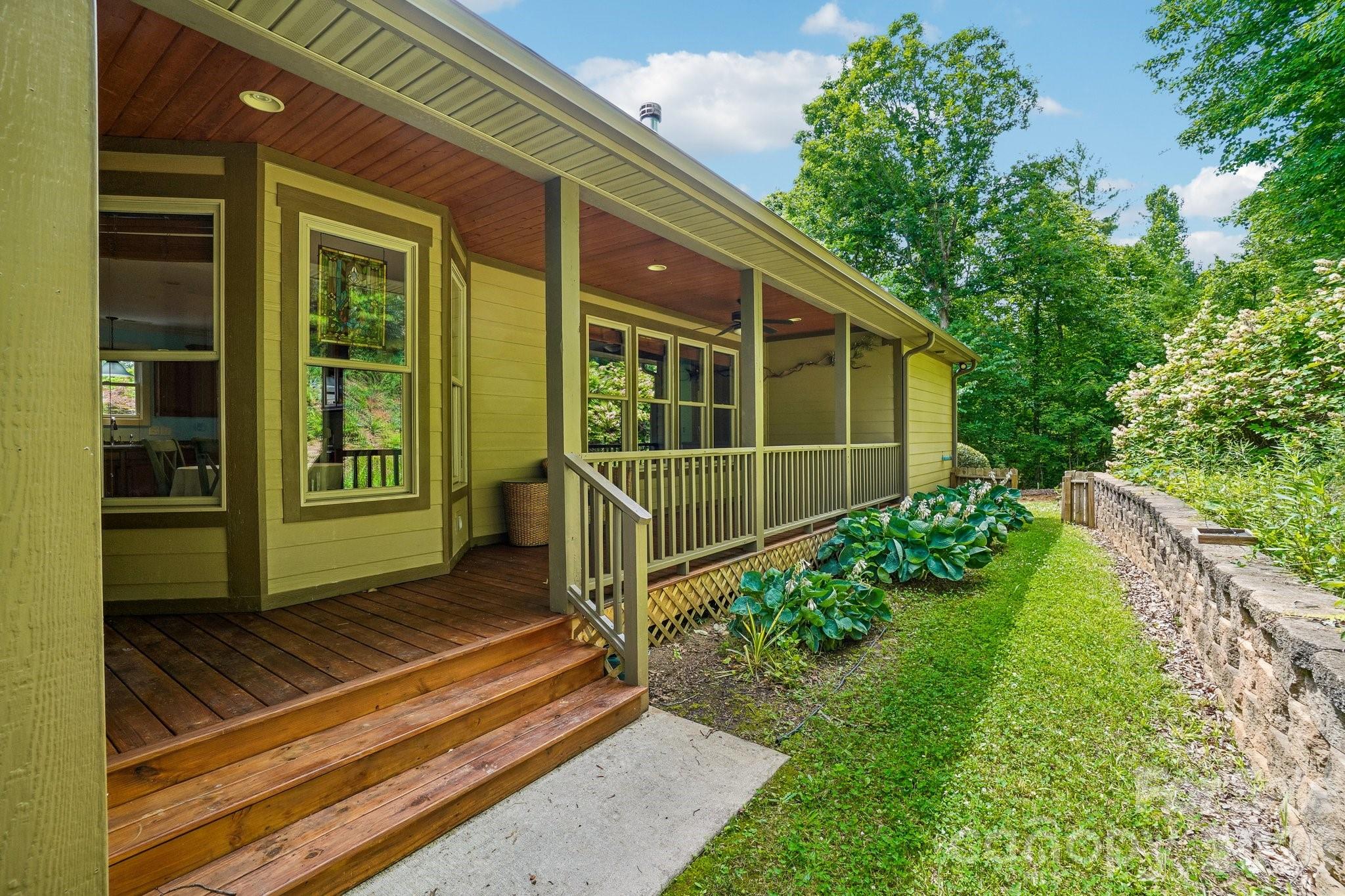 25 Willow Branch Lane — Weaverville