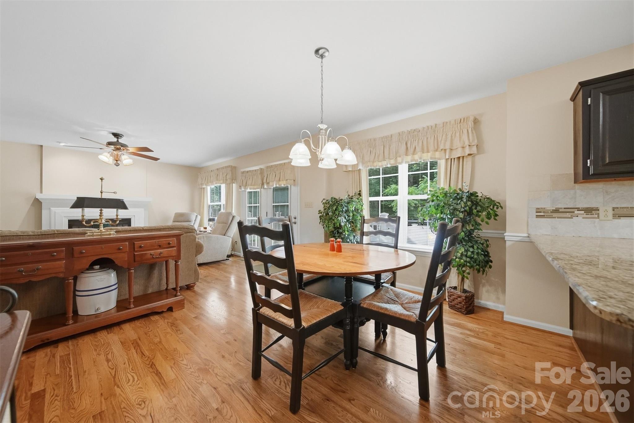 1032 30th Avenue Lane NE — Hickory