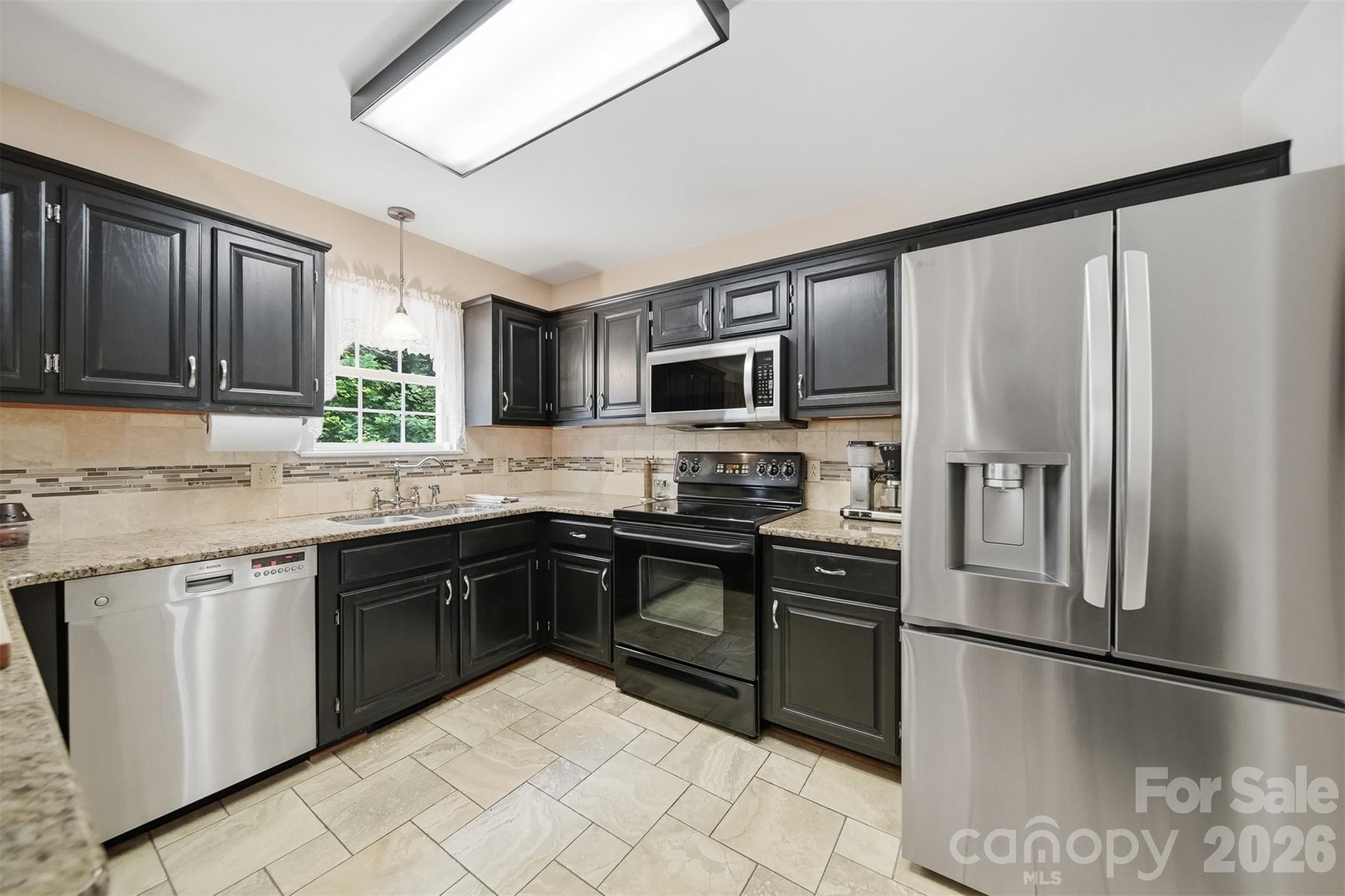 1032 30th Avenue Lane NE — Hickory