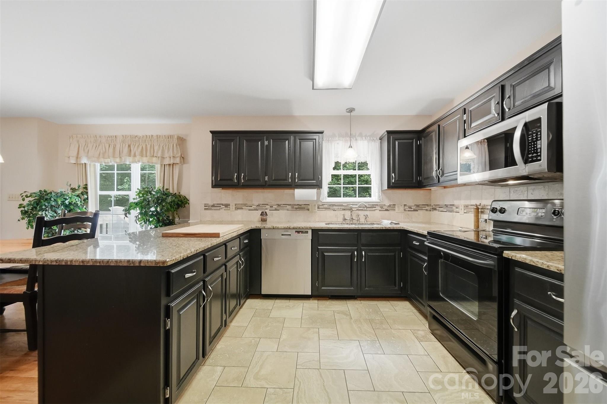 1032 30th Avenue Lane NE — Hickory