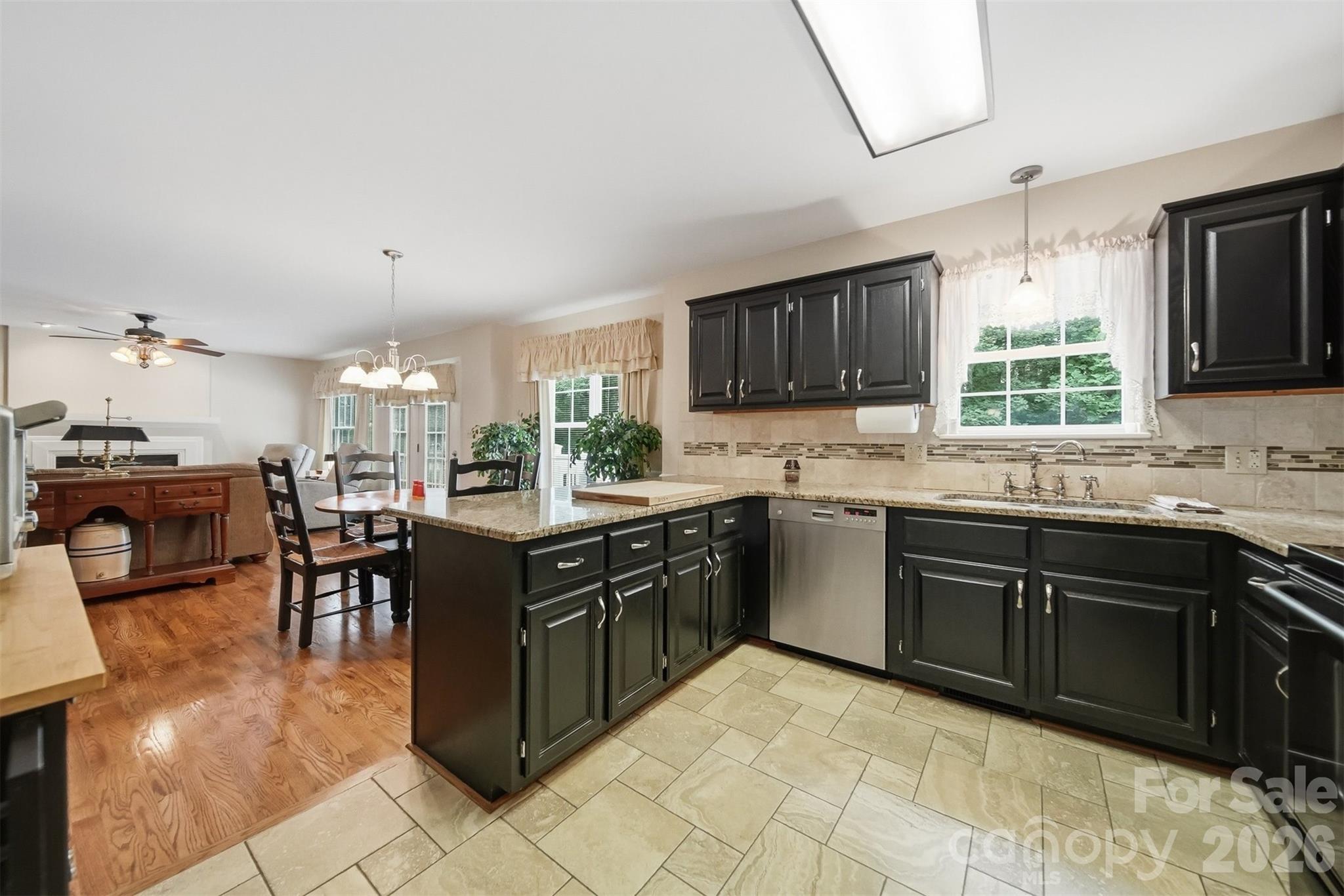 1032 30th Avenue Lane NE — Hickory