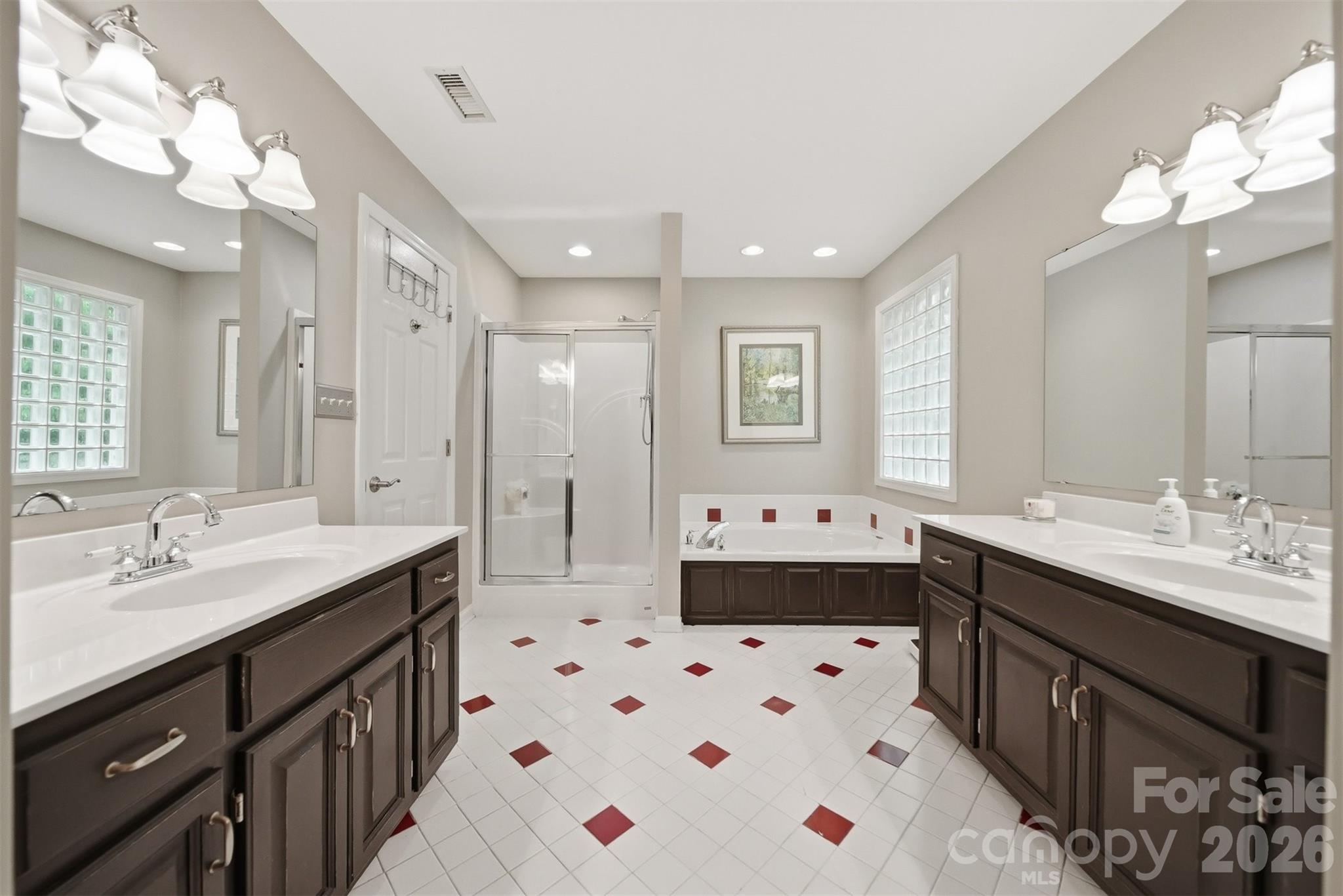 1032 30th Avenue Lane NE — Hickory