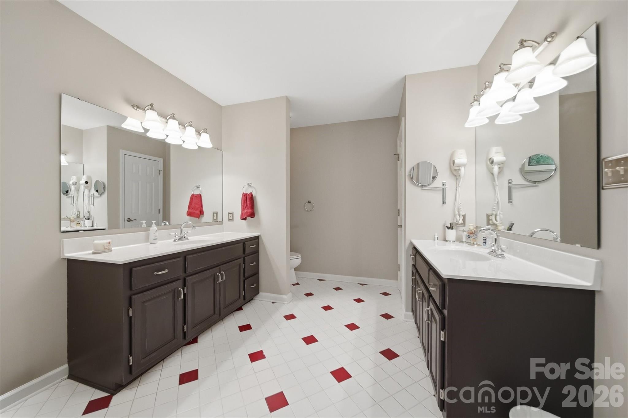 1032 30th Avenue Lane NE — Hickory