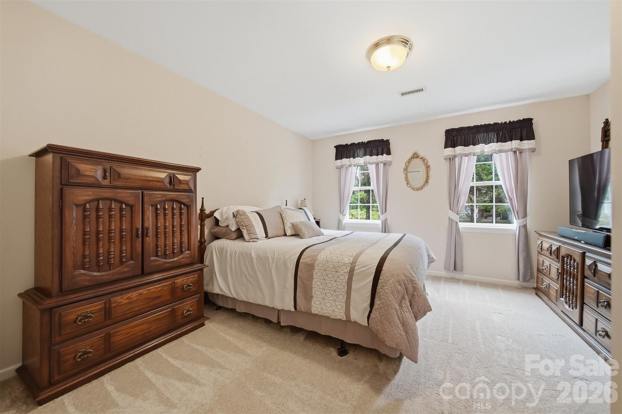 1032 30th Avenue Lane NE — Hickory