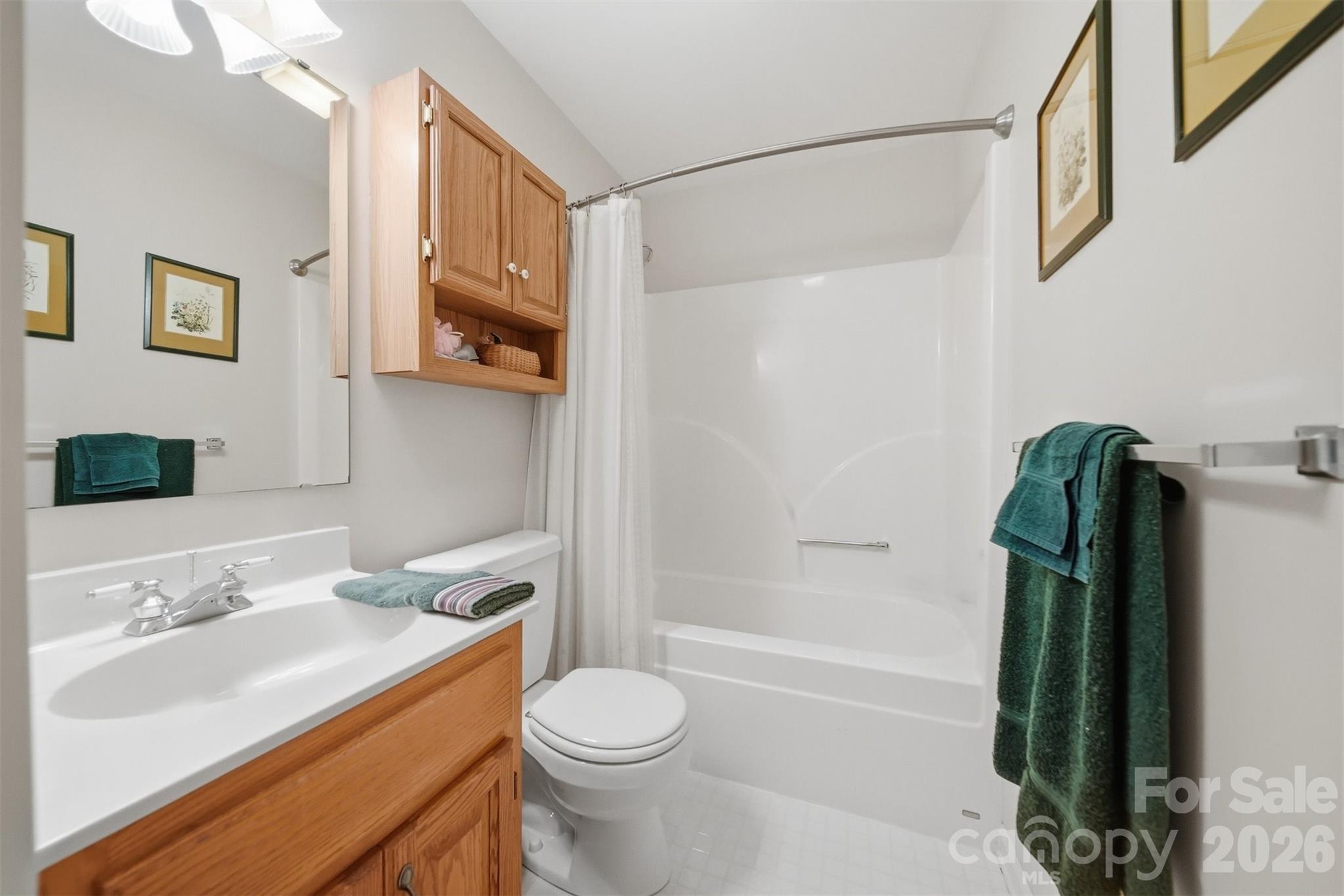1032 30th Avenue Lane NE — Hickory