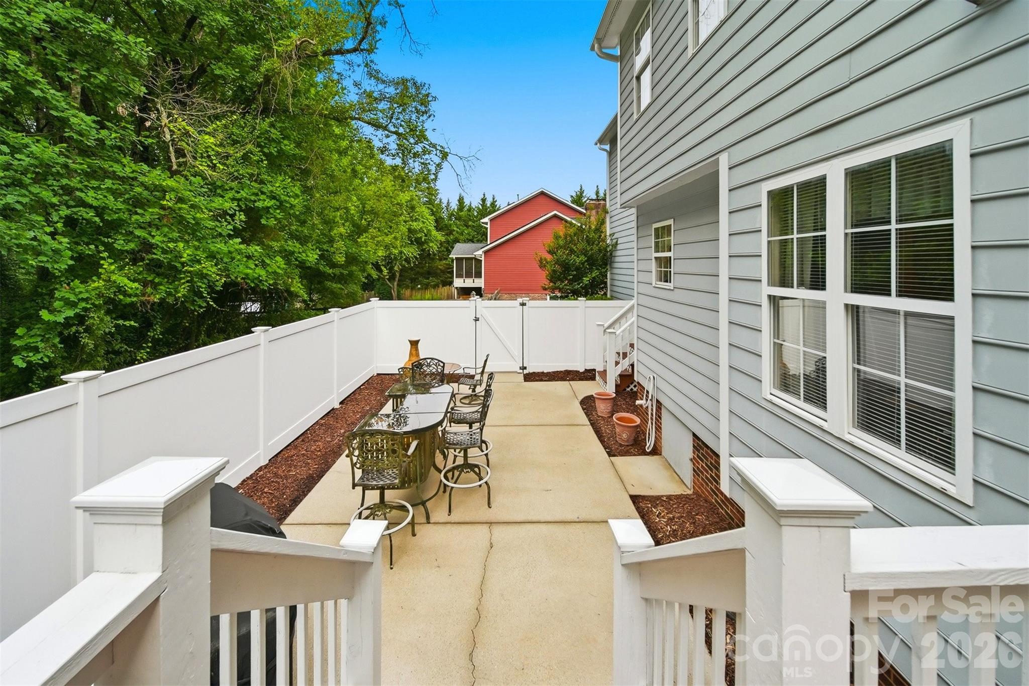 1032 30th Avenue Lane NE — Hickory