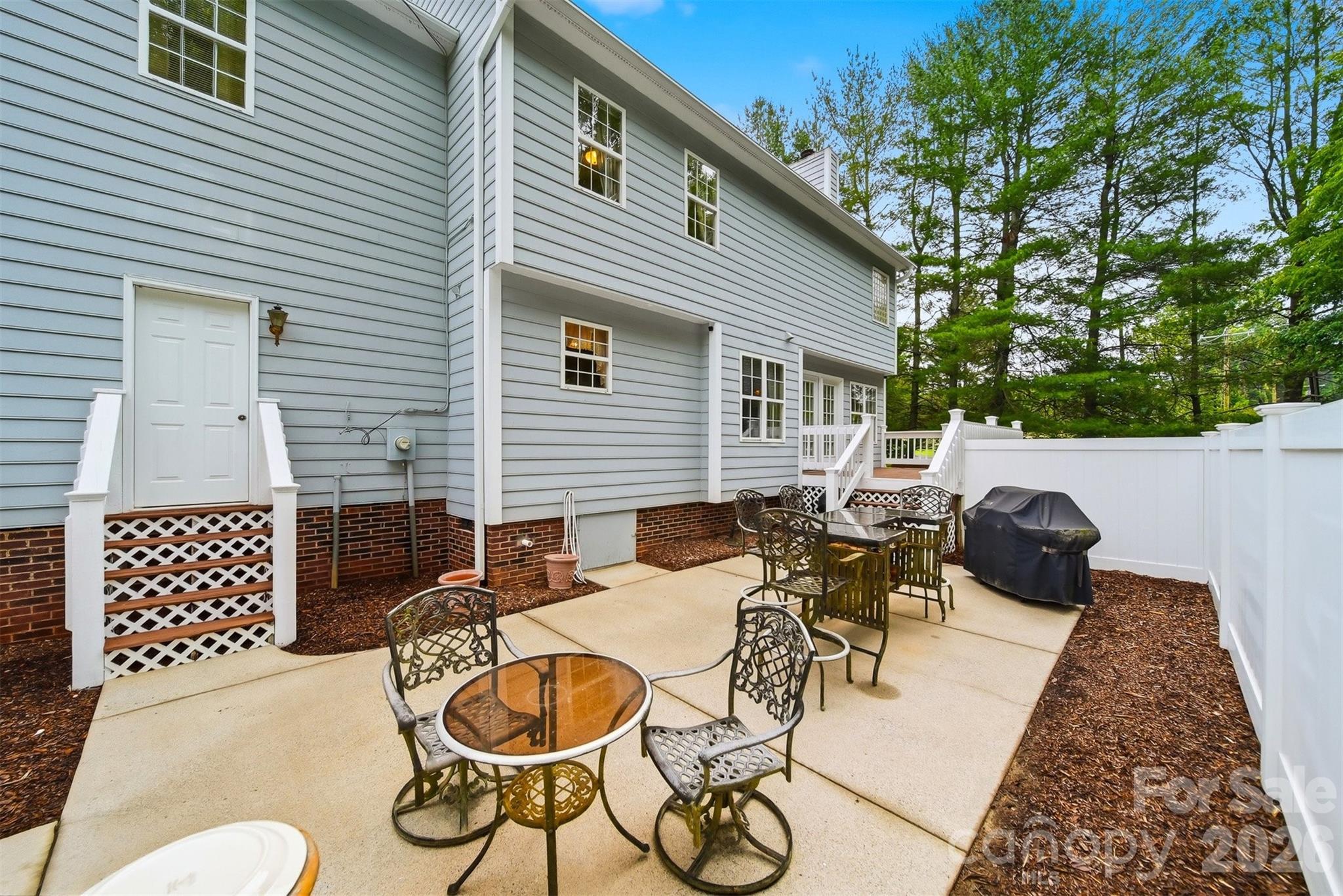 1032 30th Avenue Lane NE — Hickory