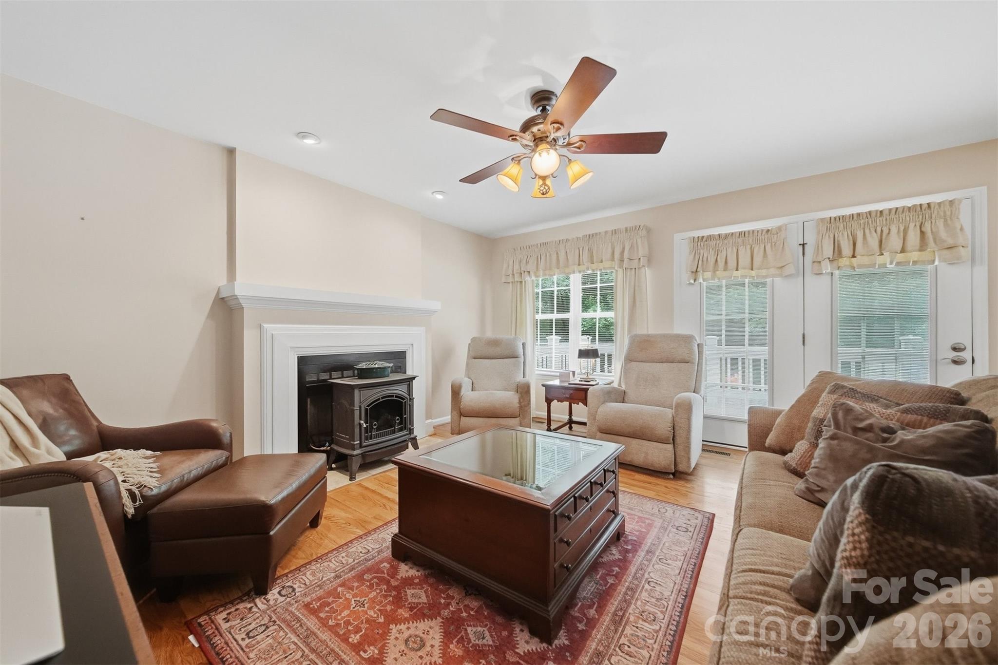 1032 30th Avenue Lane NE — Hickory