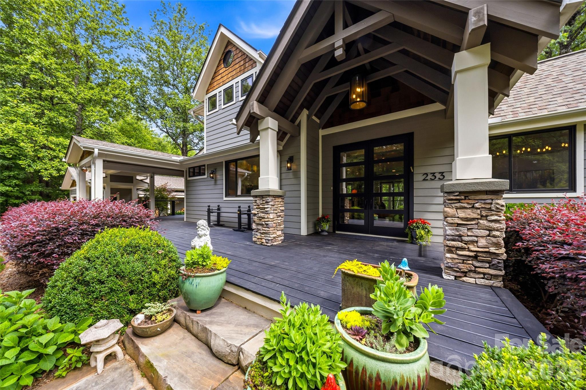 233 Tanglewood Lane — Saluda