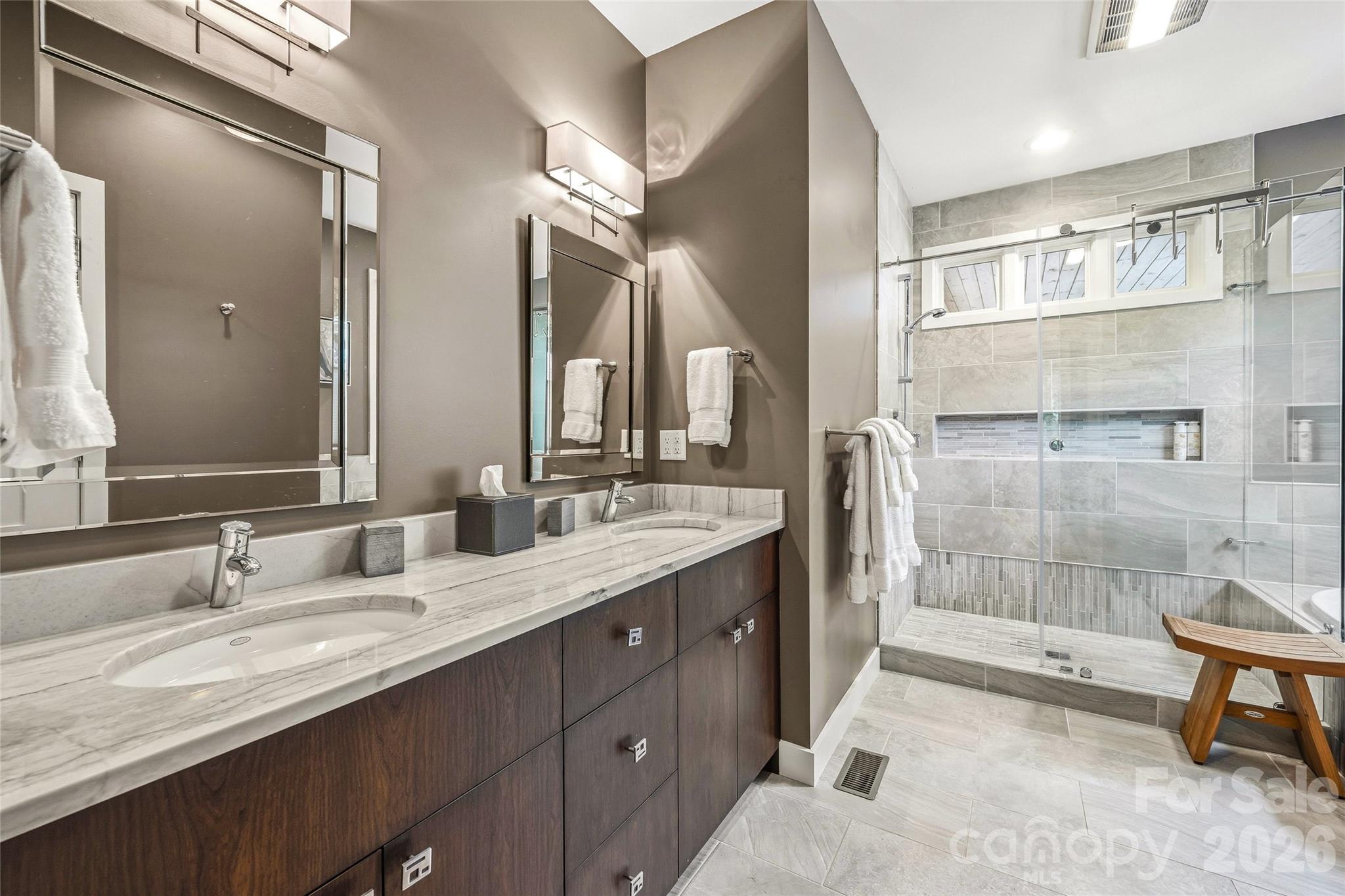 233 Tanglewood Lane — Saluda