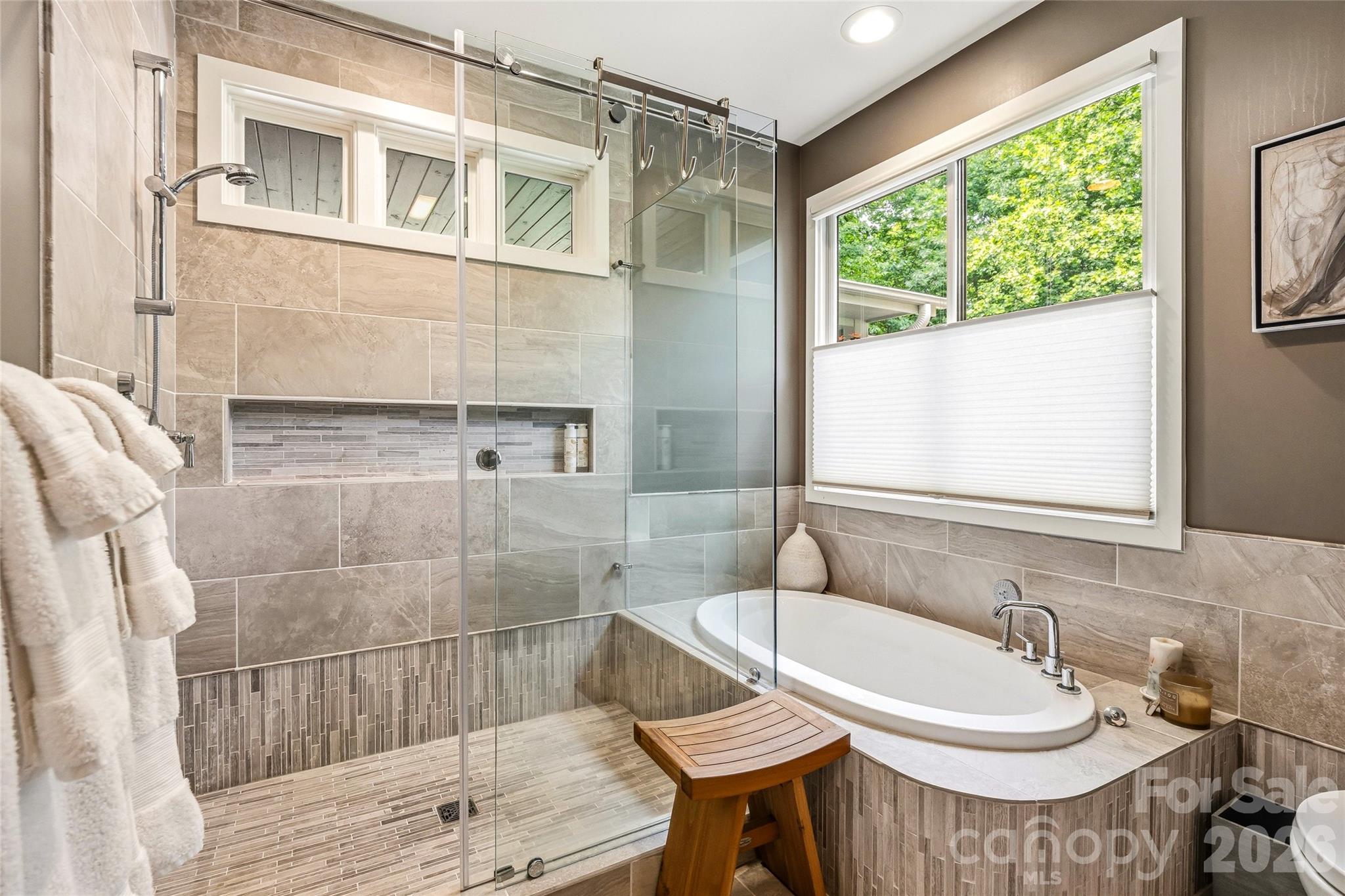 233 Tanglewood Lane — Saluda