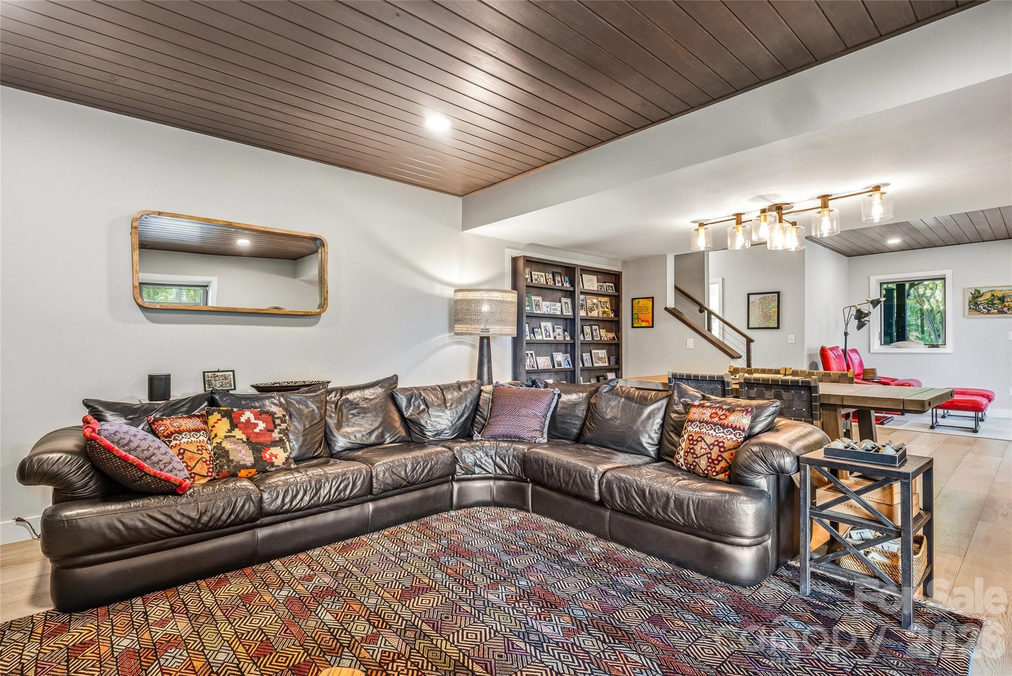 233 Tanglewood Lane — Saluda