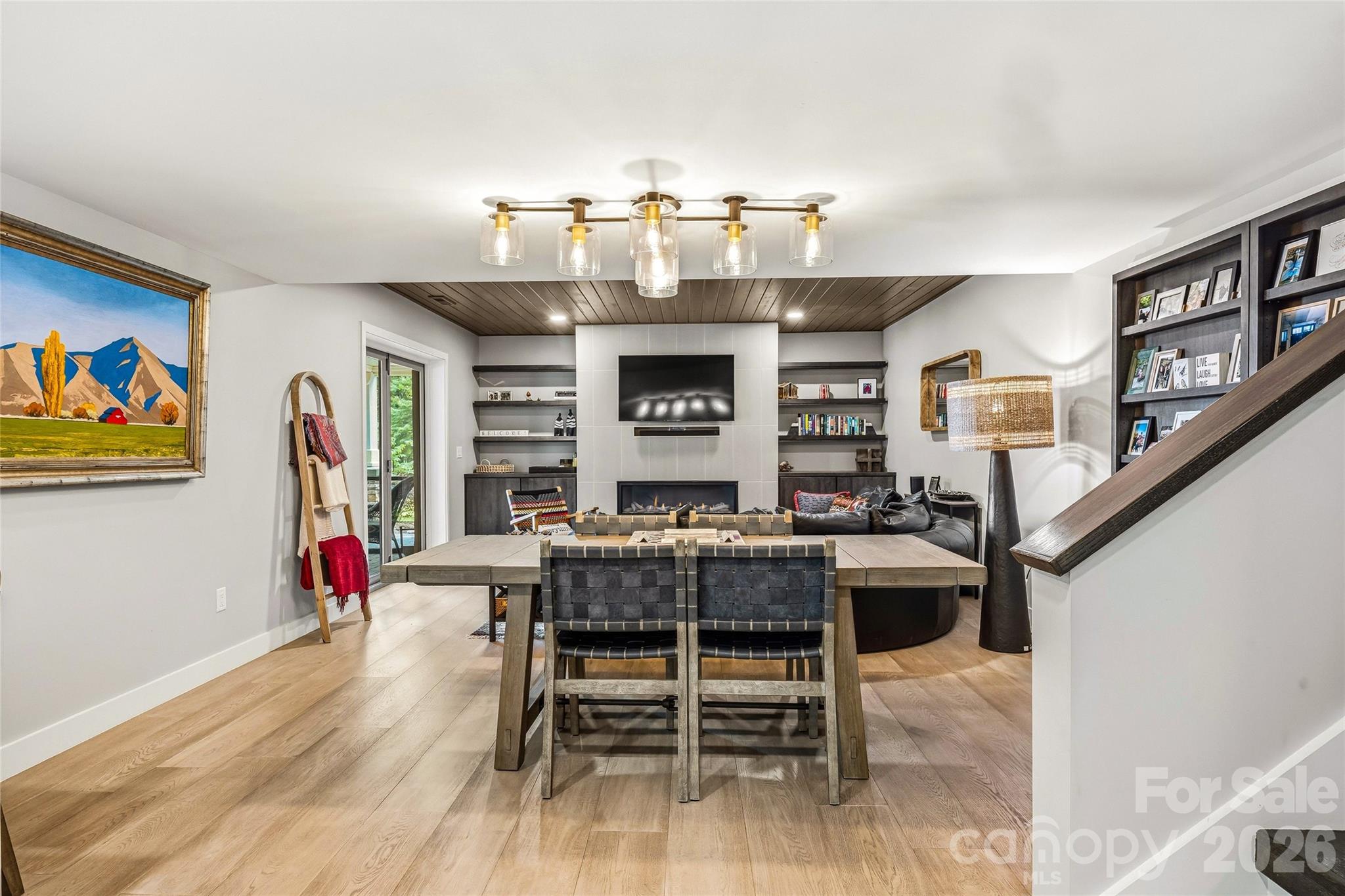 233 Tanglewood Lane — Saluda