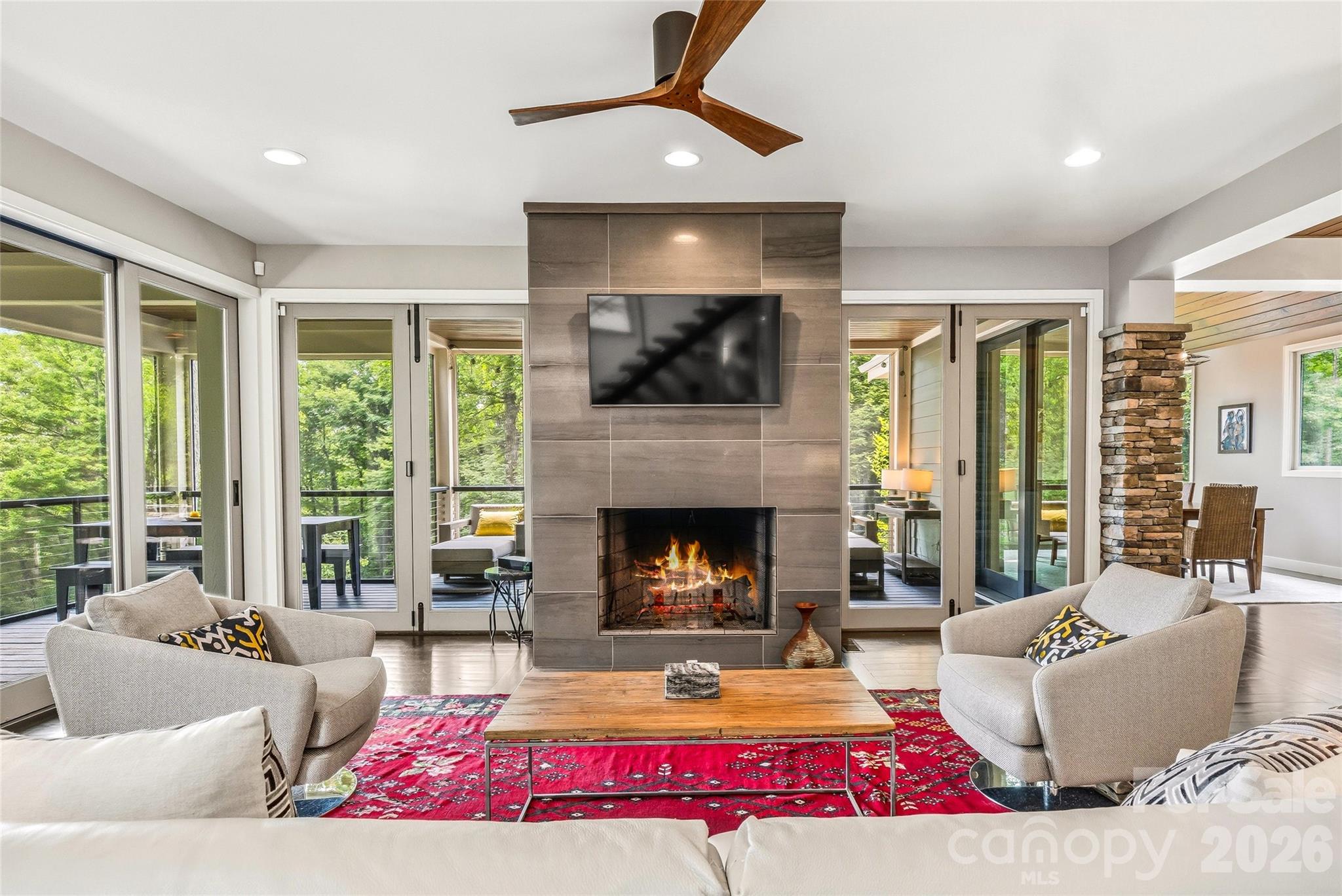 233 Tanglewood Lane — Saluda