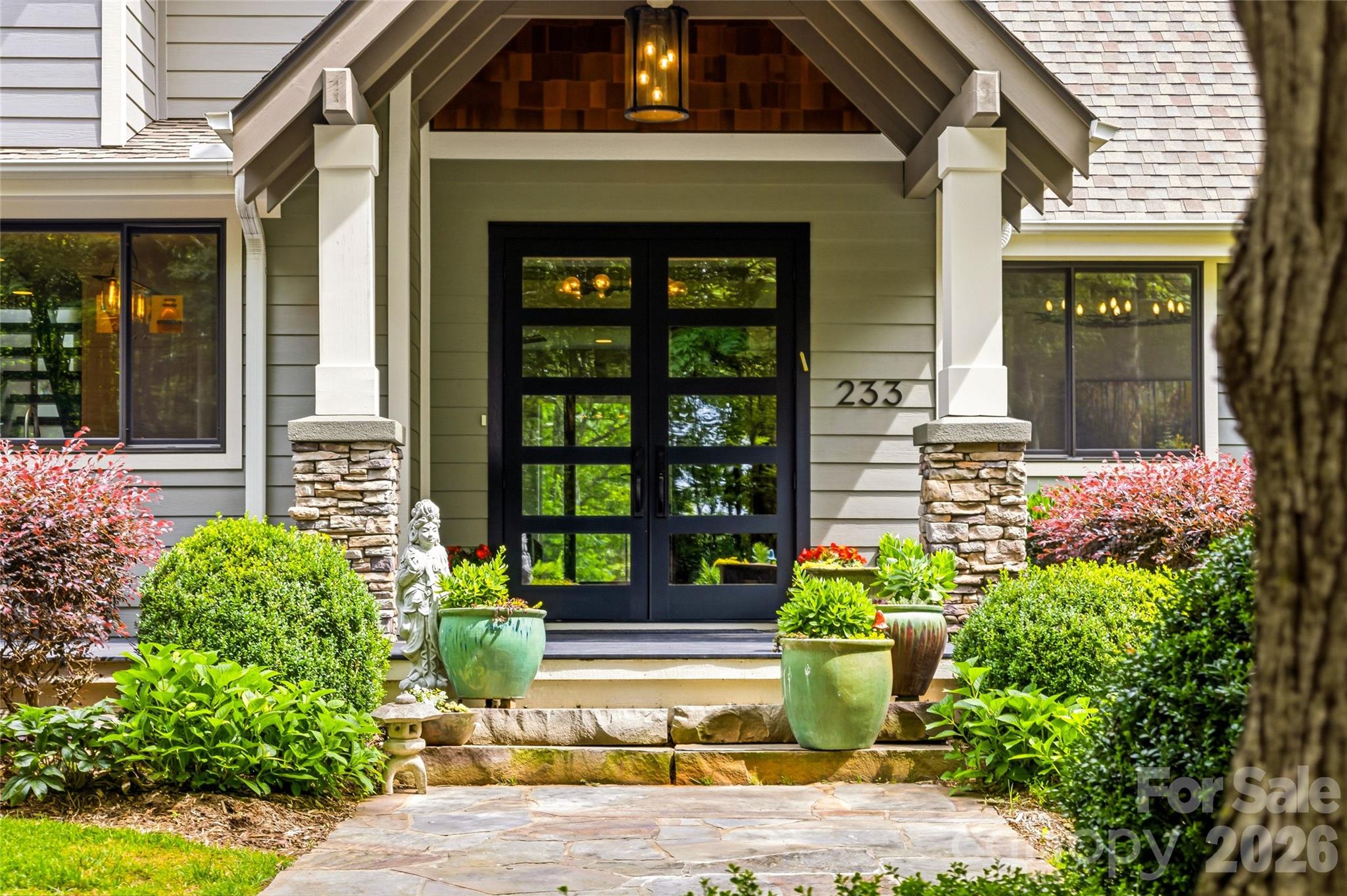 233 Tanglewood Lane — Saluda