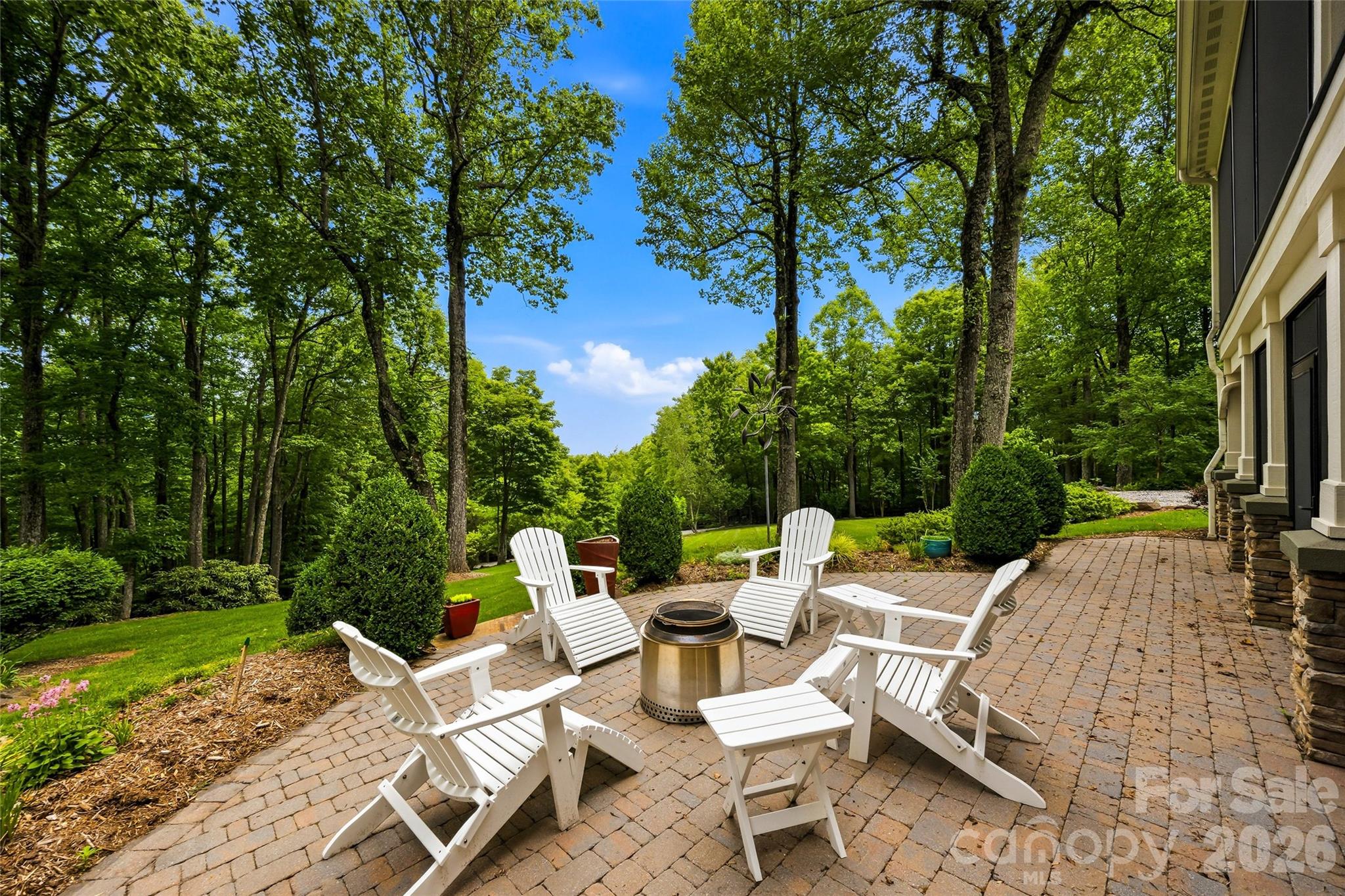 233 Tanglewood Lane — Saluda