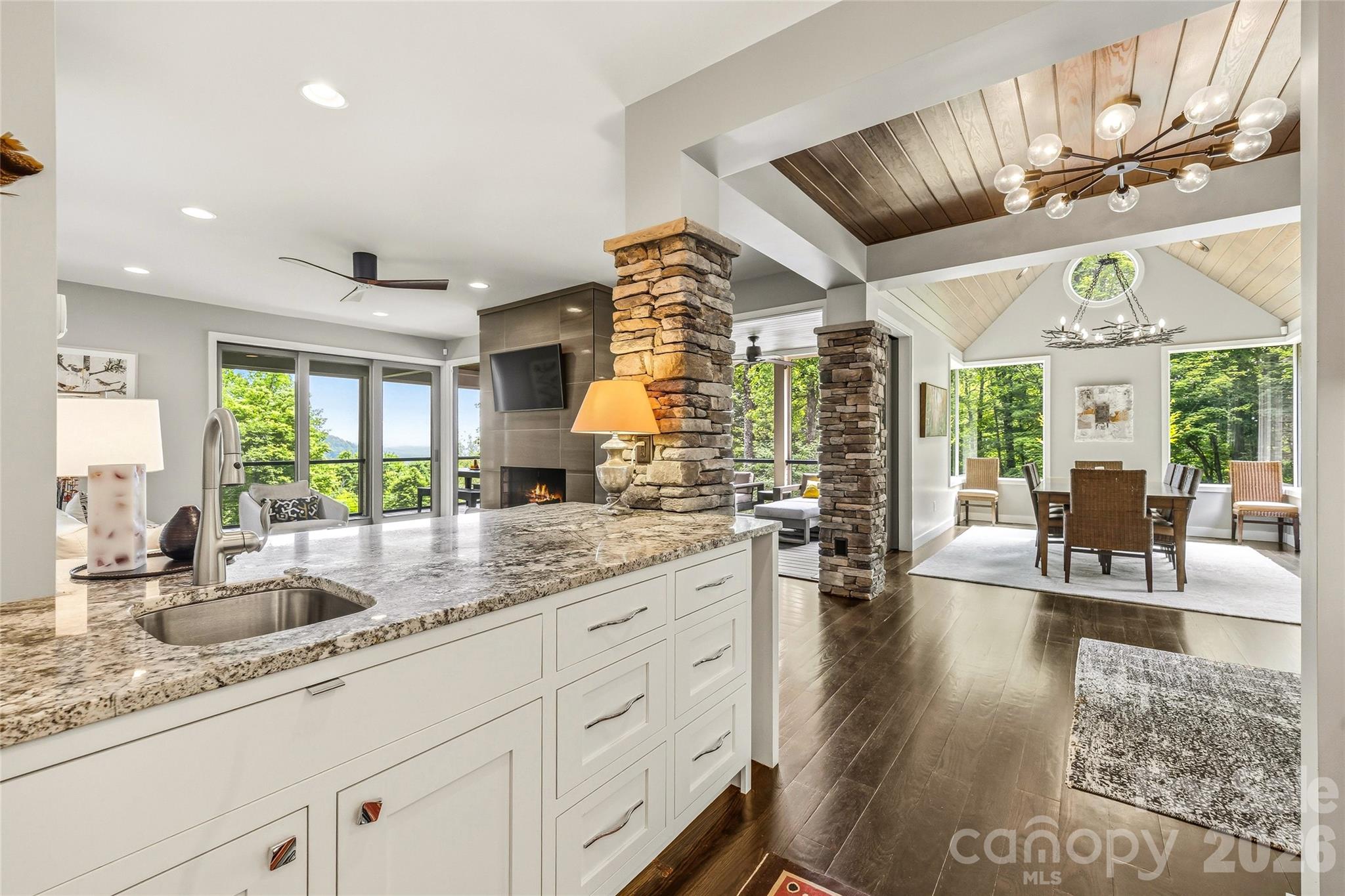 233 Tanglewood Lane — Saluda
