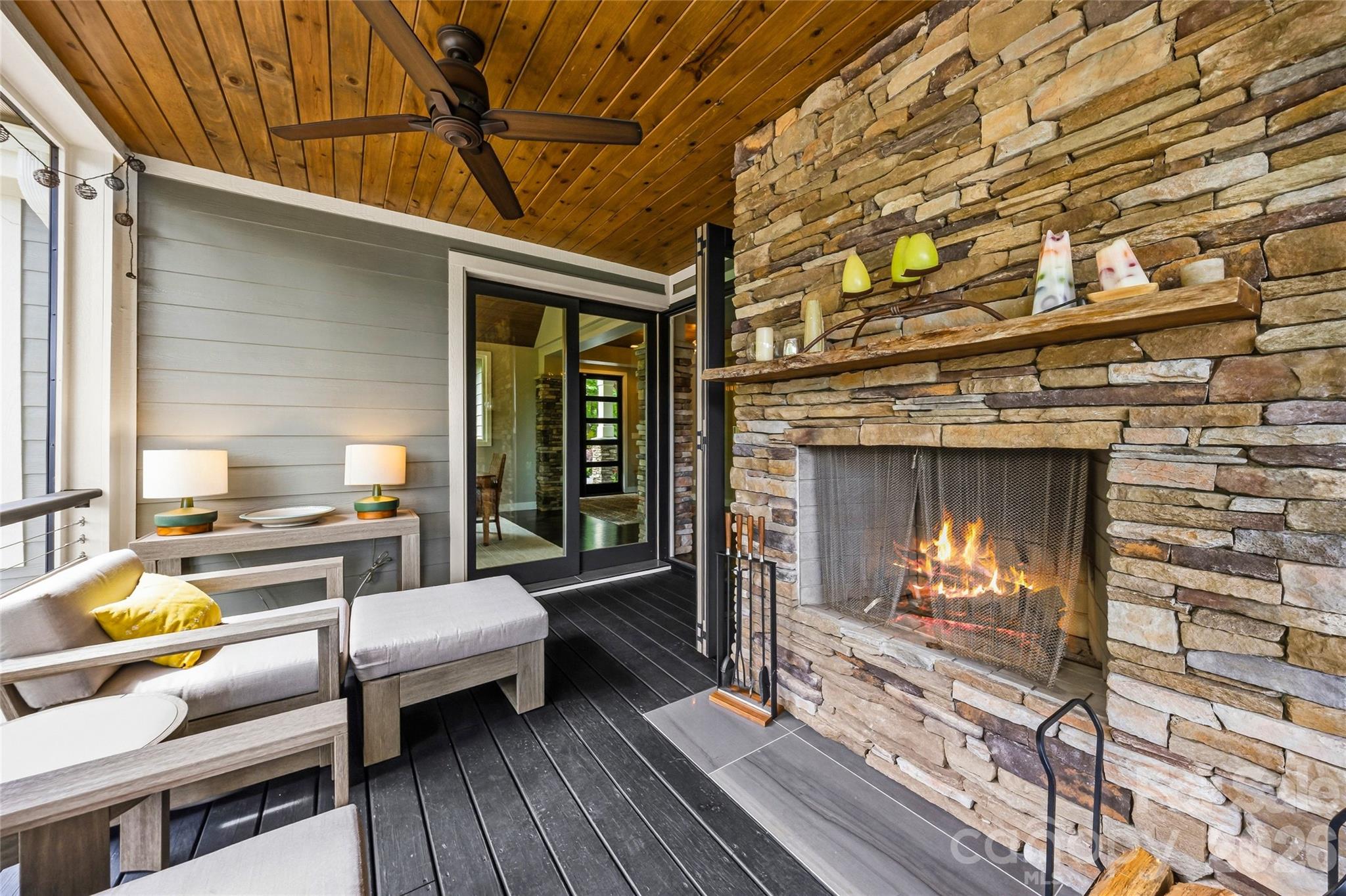 233 Tanglewood Lane — Saluda