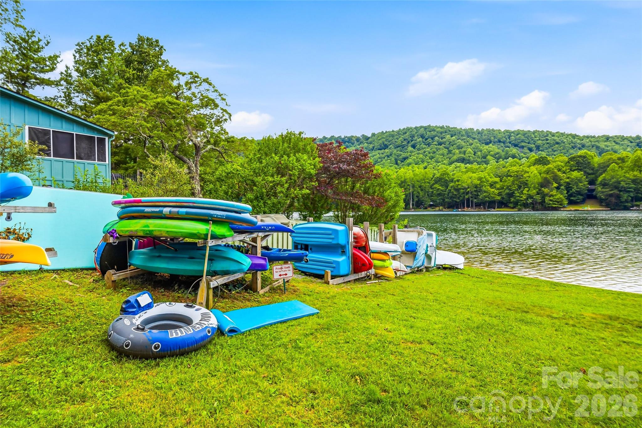 233 Tanglewood Lane — Saluda