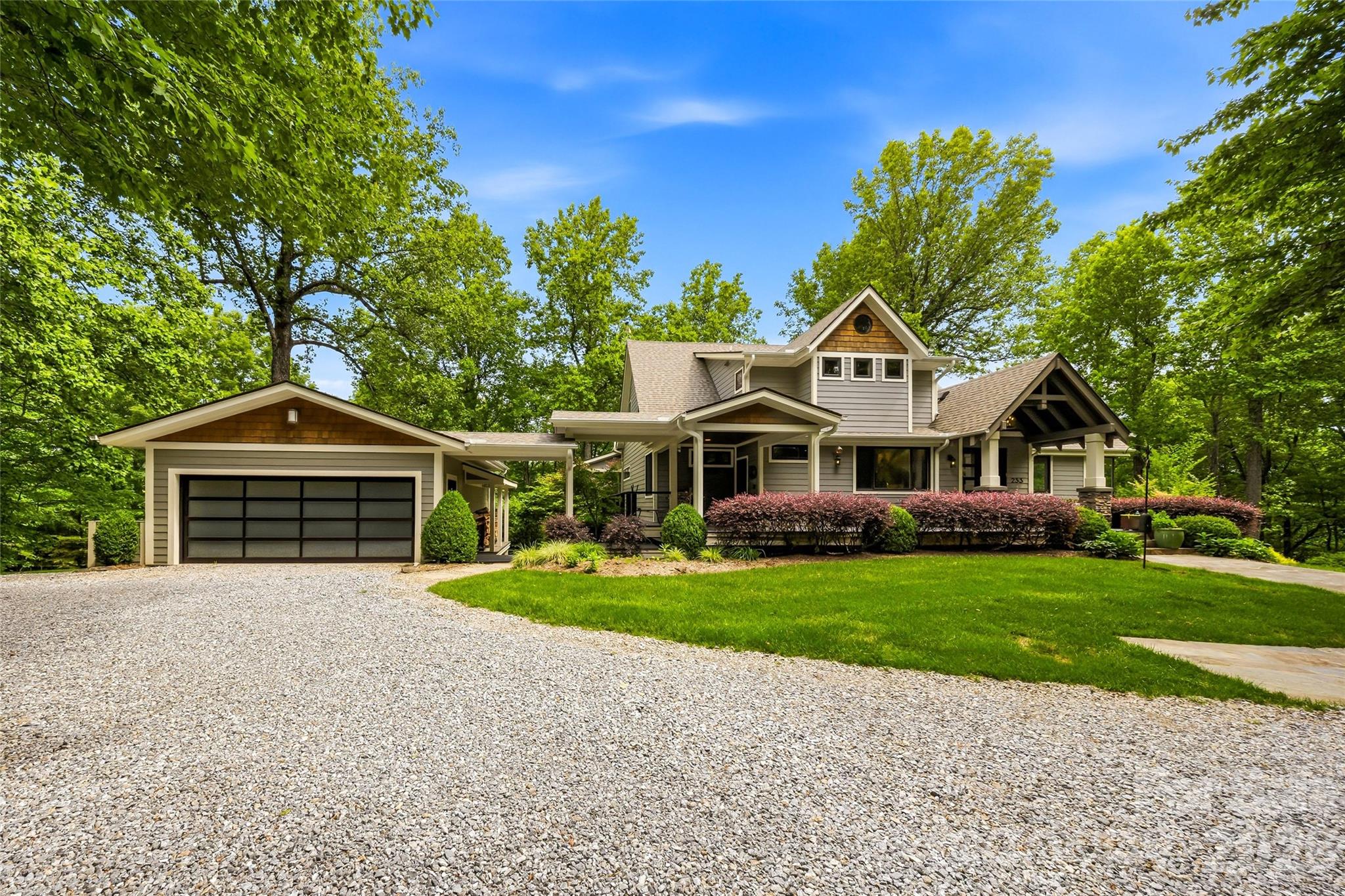 233 Tanglewood Lane — Saluda
