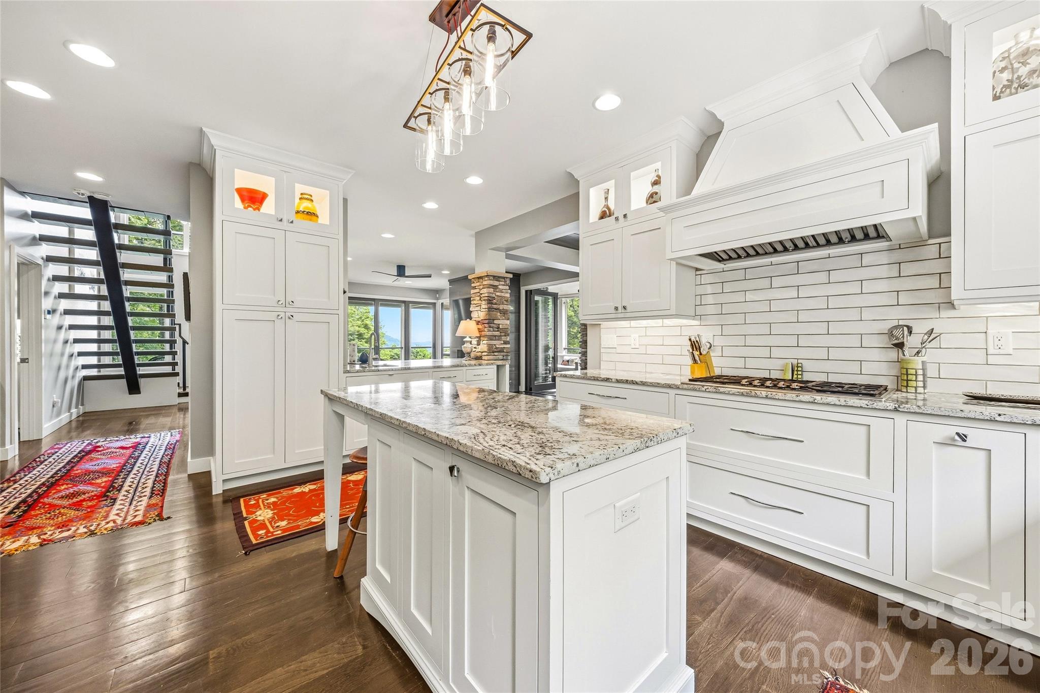 233 Tanglewood Lane — Saluda