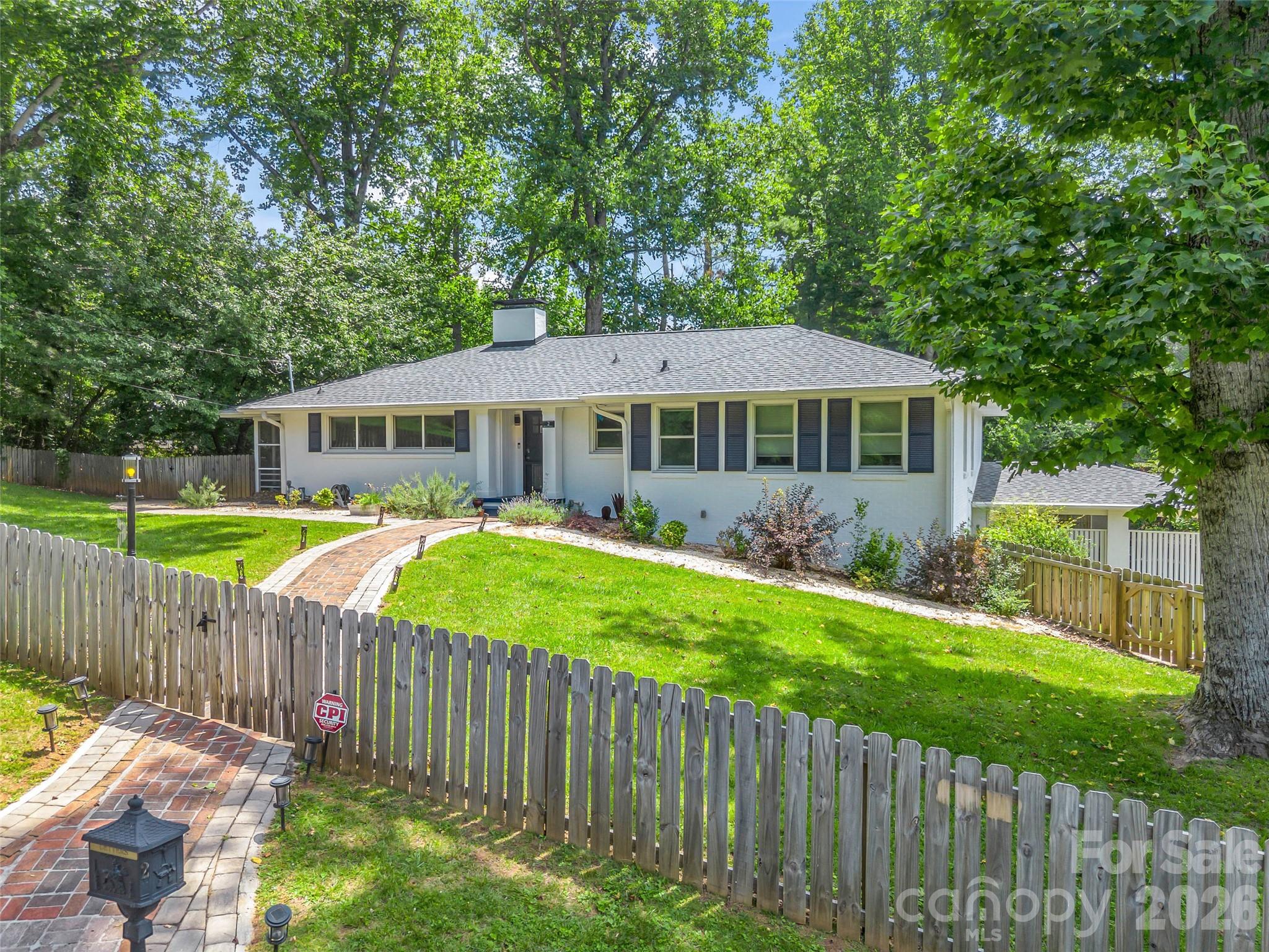 2 Bevlyn Drive — Asheville