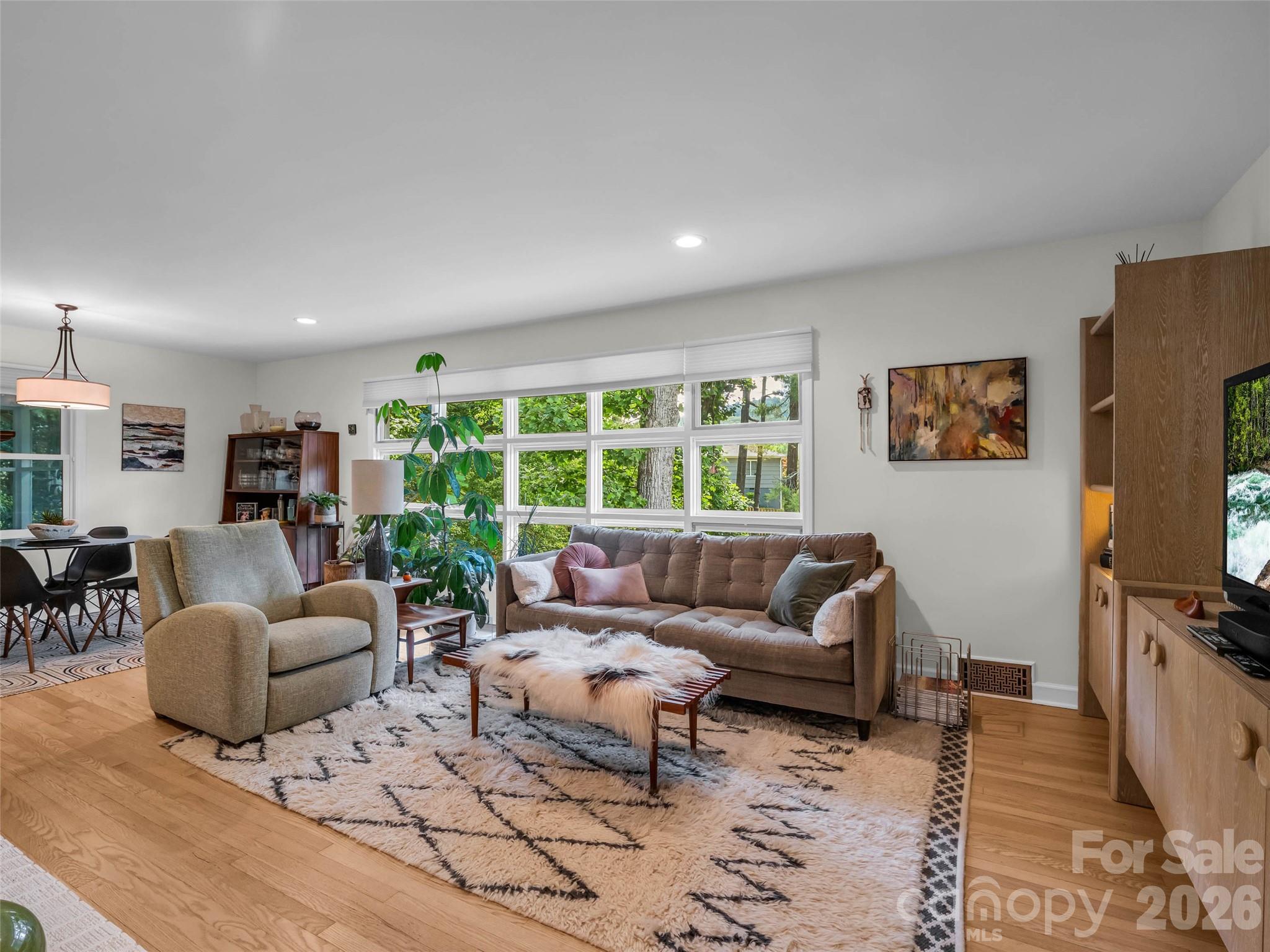 2 Bevlyn Drive — Asheville