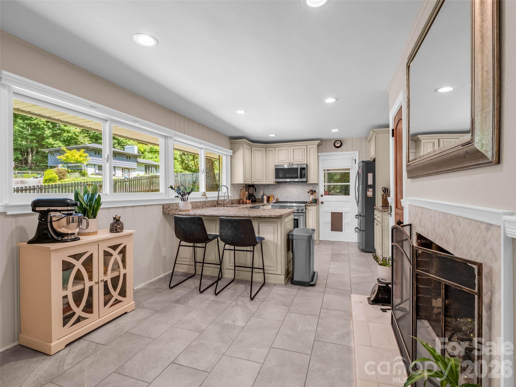 2 Bevlyn Drive — Asheville