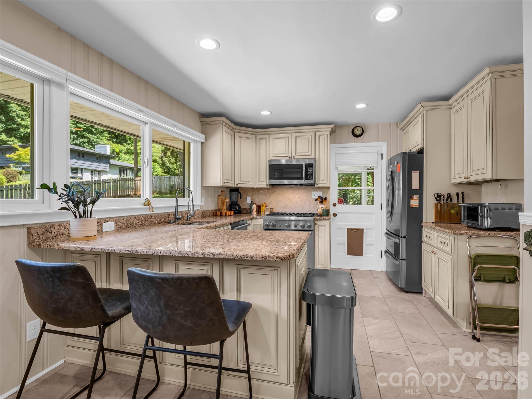 2 Bevlyn Drive — Asheville