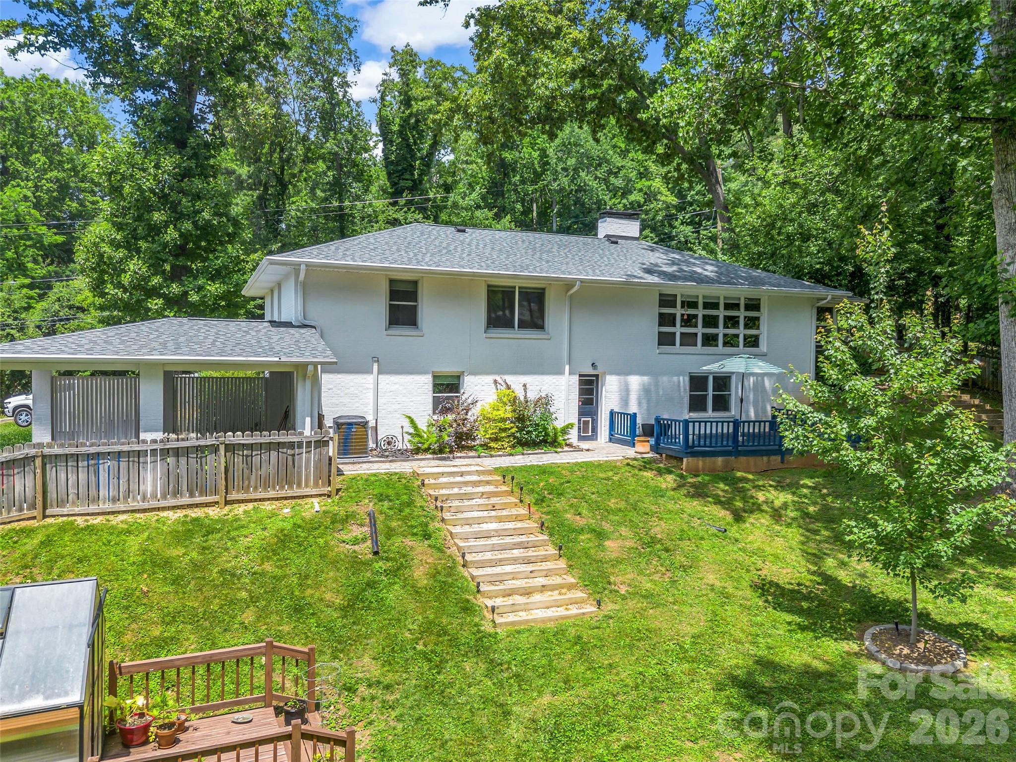 2 Bevlyn Drive — Asheville