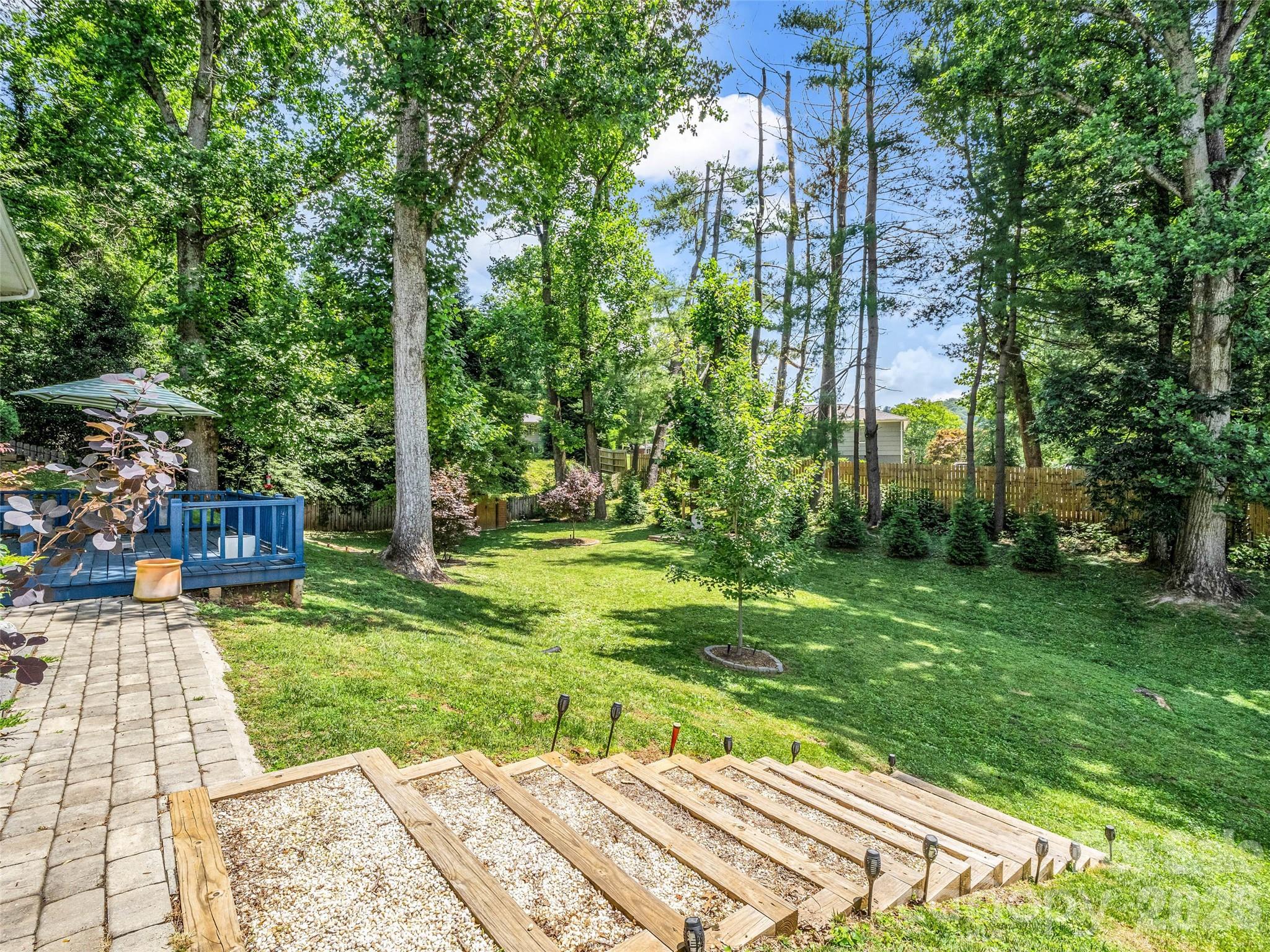 2 Bevlyn Drive — Asheville