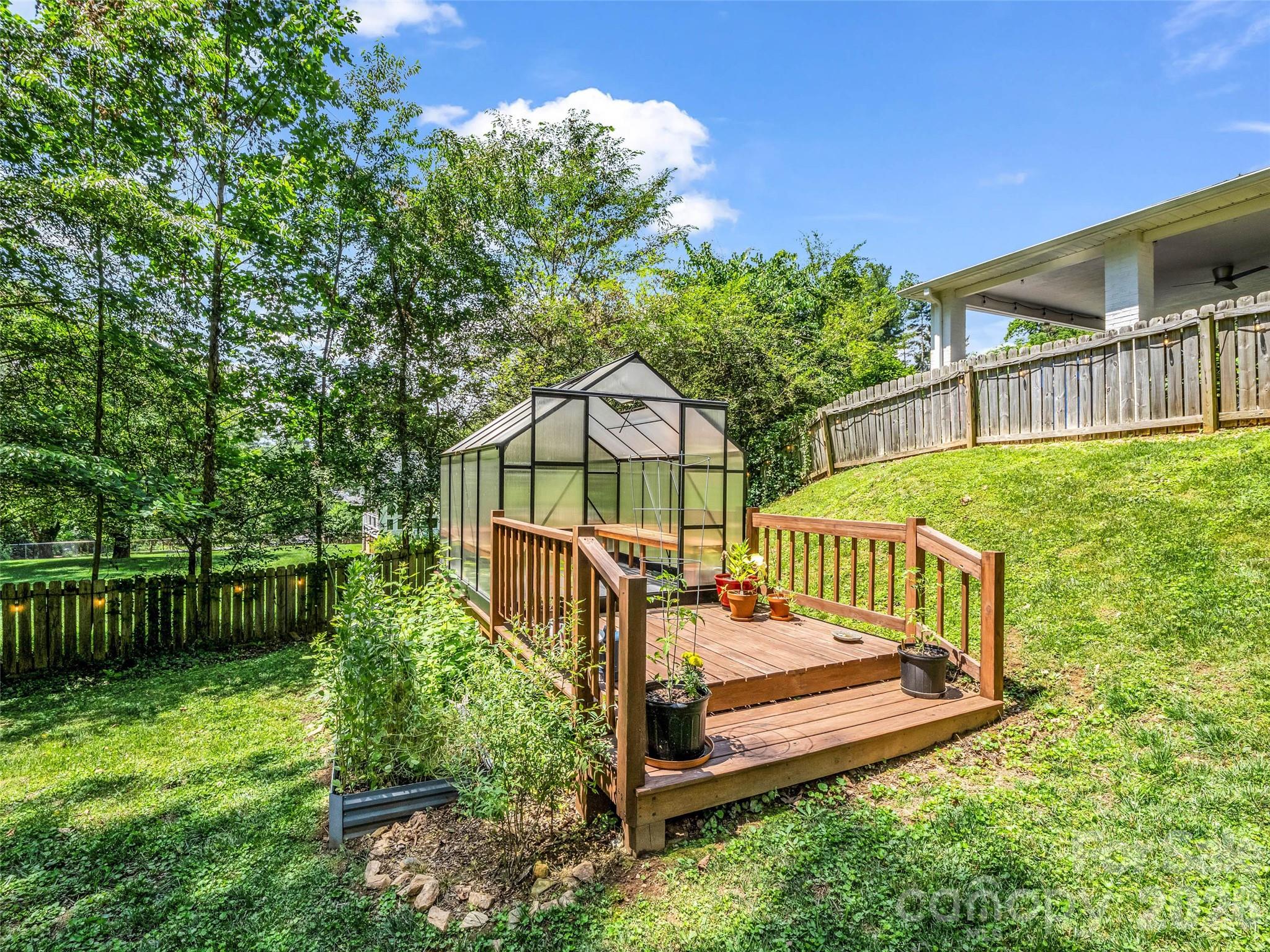 2 Bevlyn Drive — Asheville
