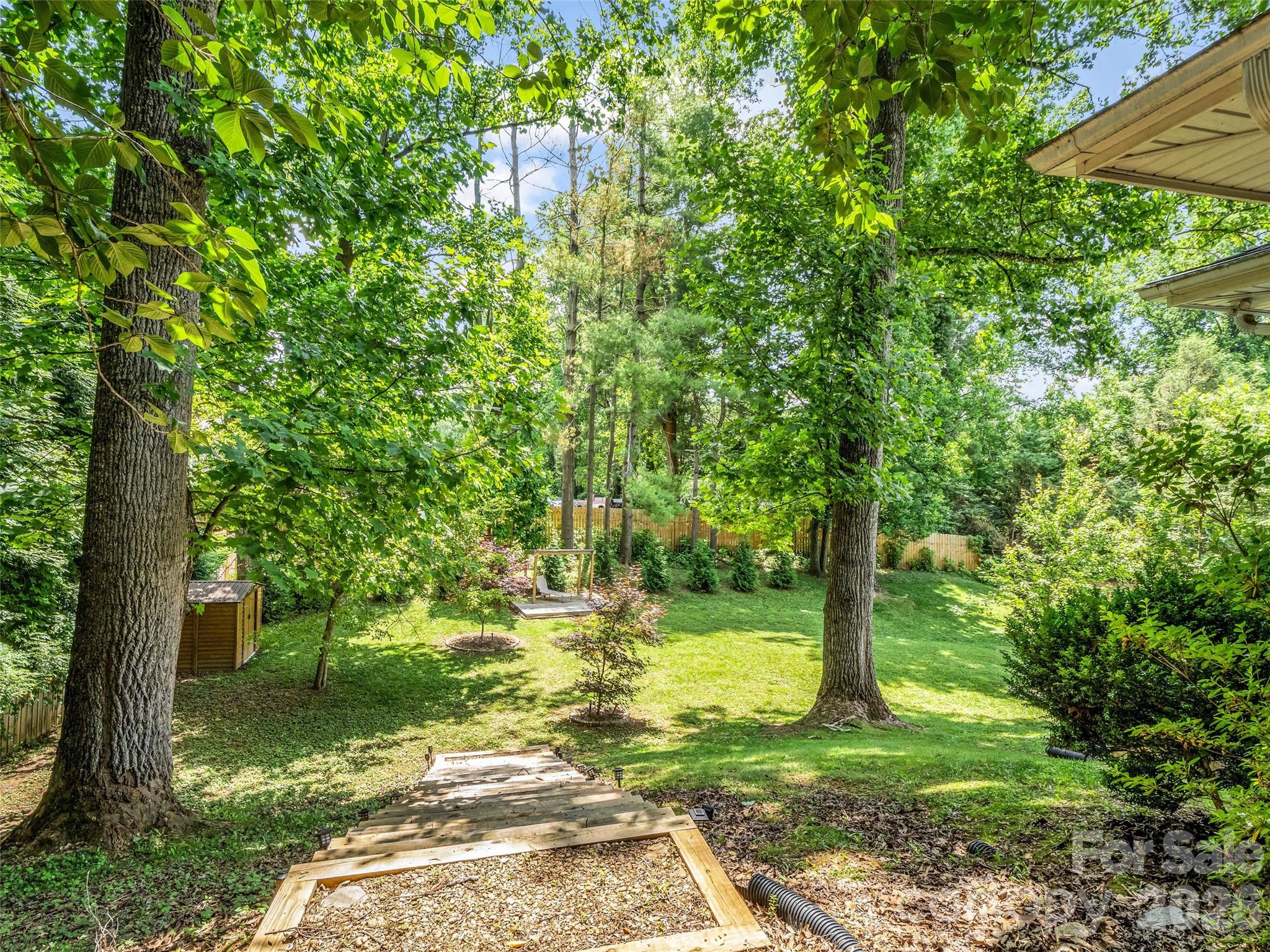 2 Bevlyn Drive — Asheville