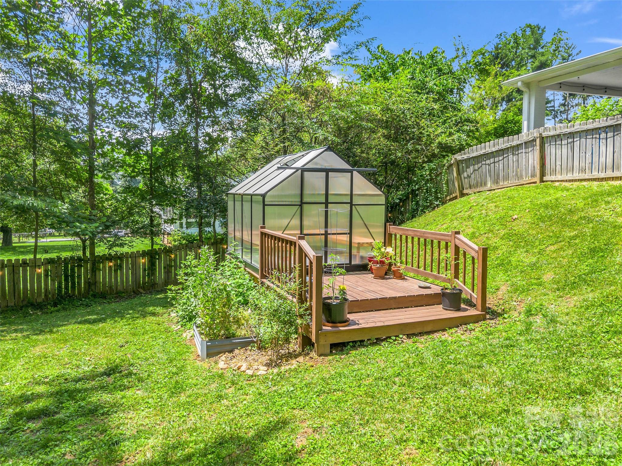 2 Bevlyn Drive — Asheville