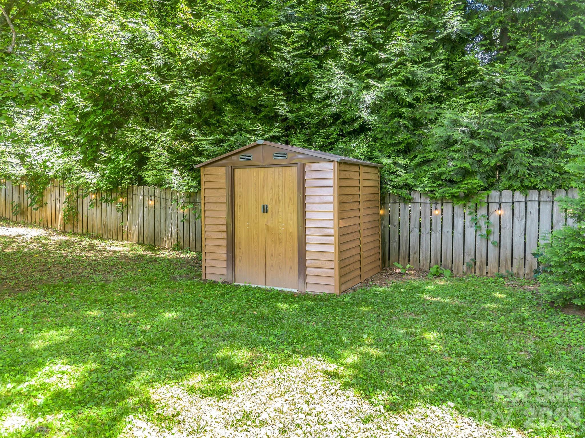 2 Bevlyn Drive — Asheville