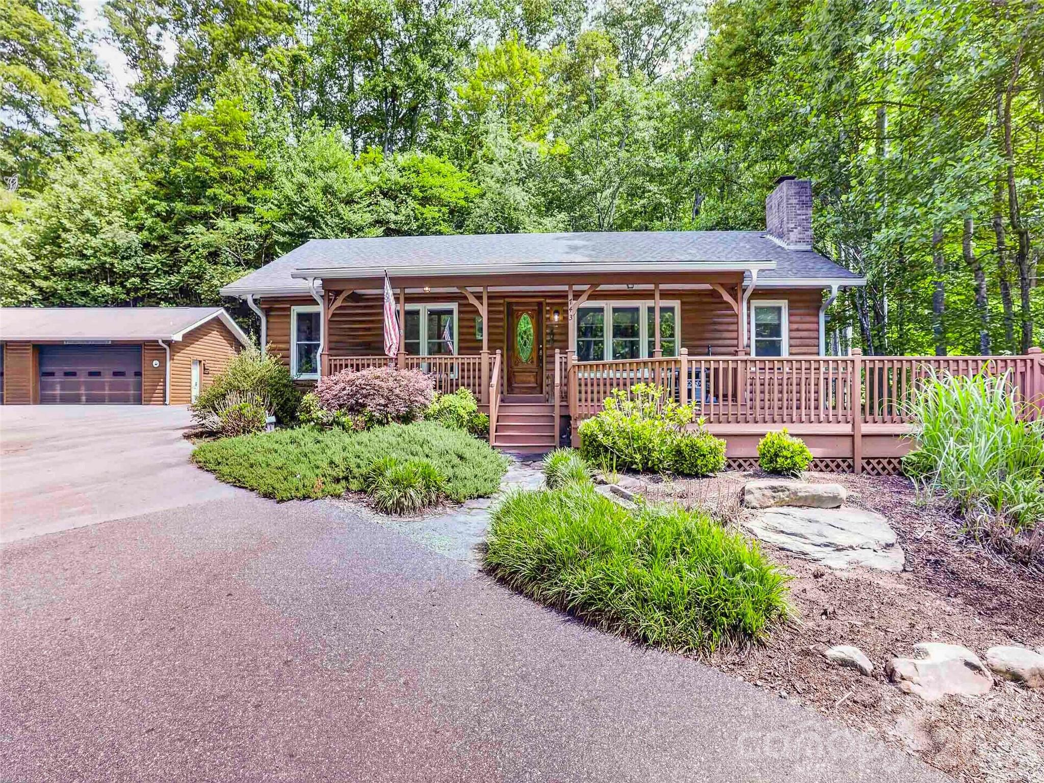 743 Kyles Creek Road — Hendersonville