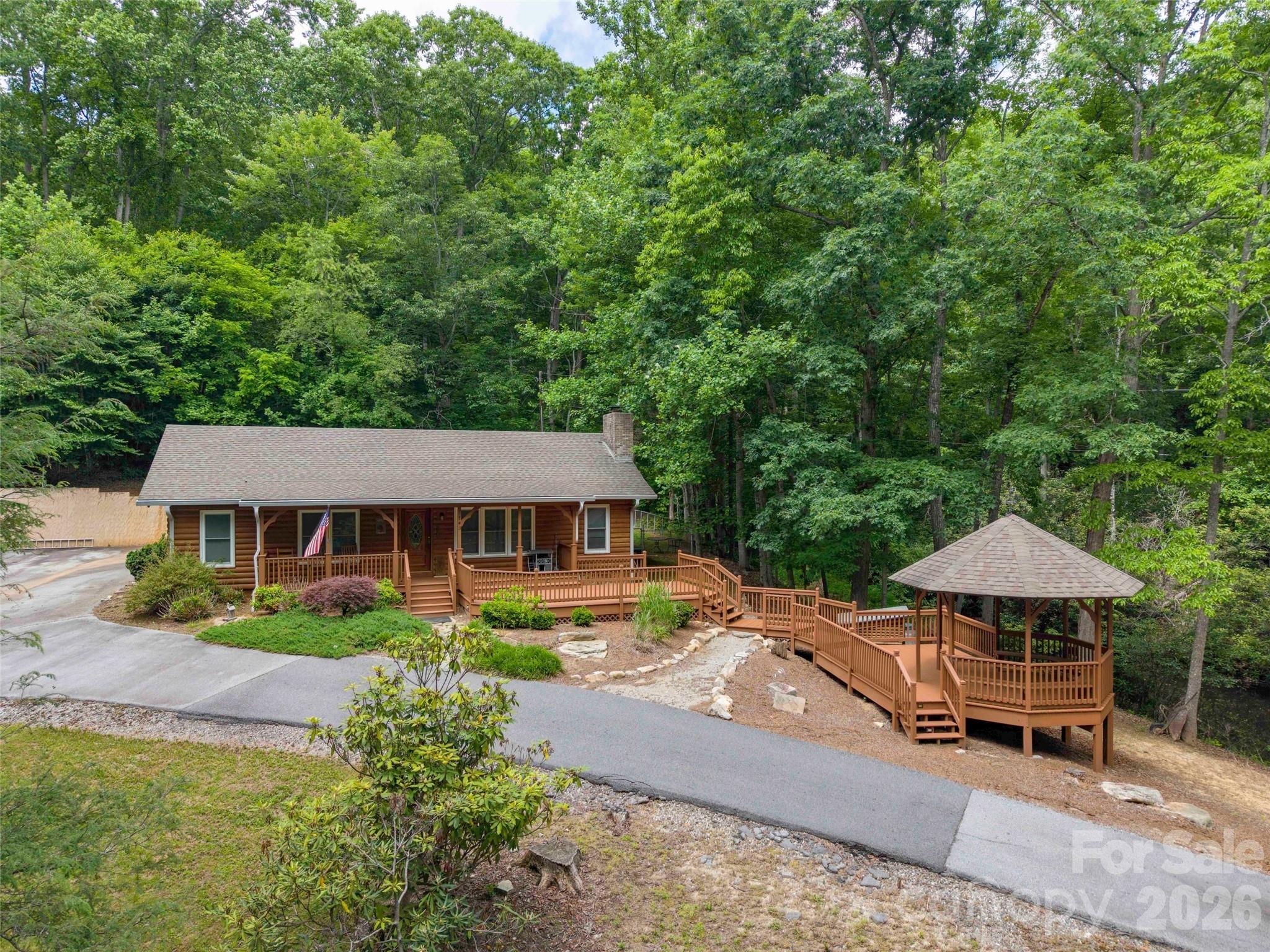743 Kyles Creek Road — Hendersonville