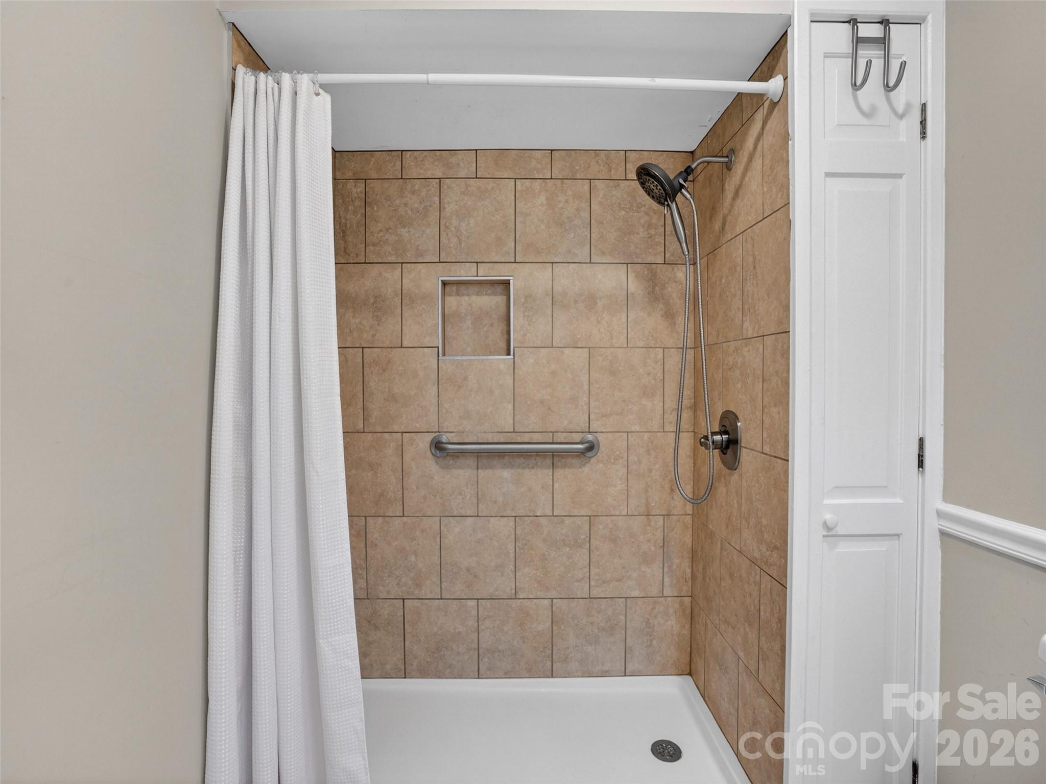 743 Kyles Creek Road — Hendersonville
