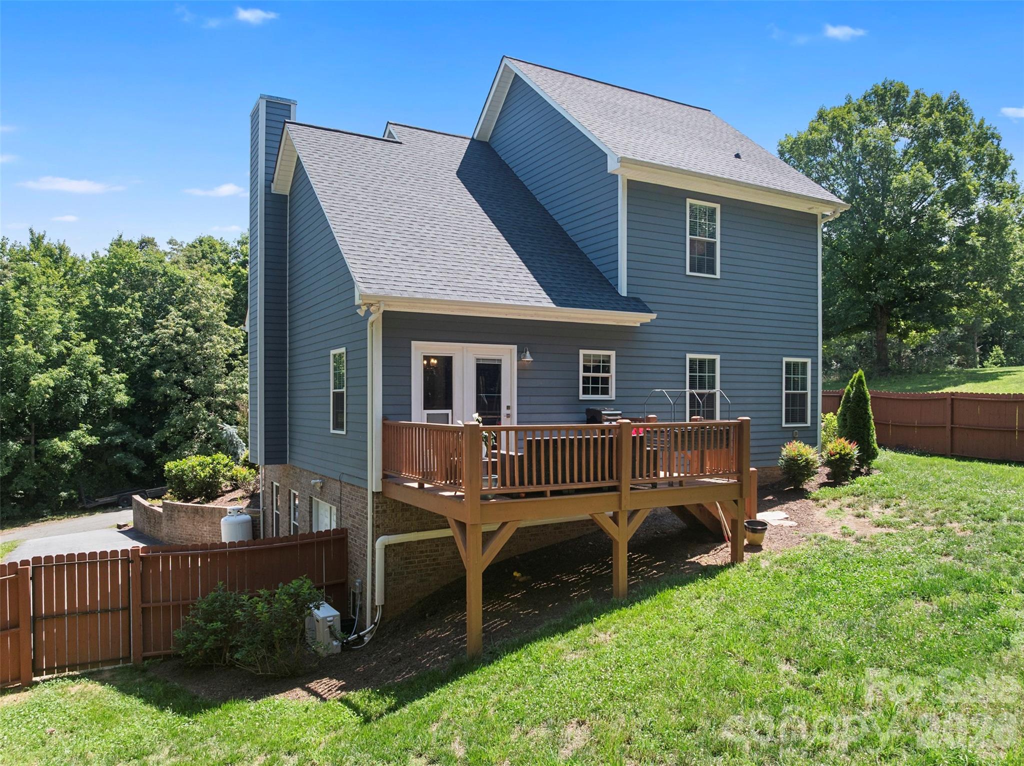 7015 Waterfront Place — Granite Falls