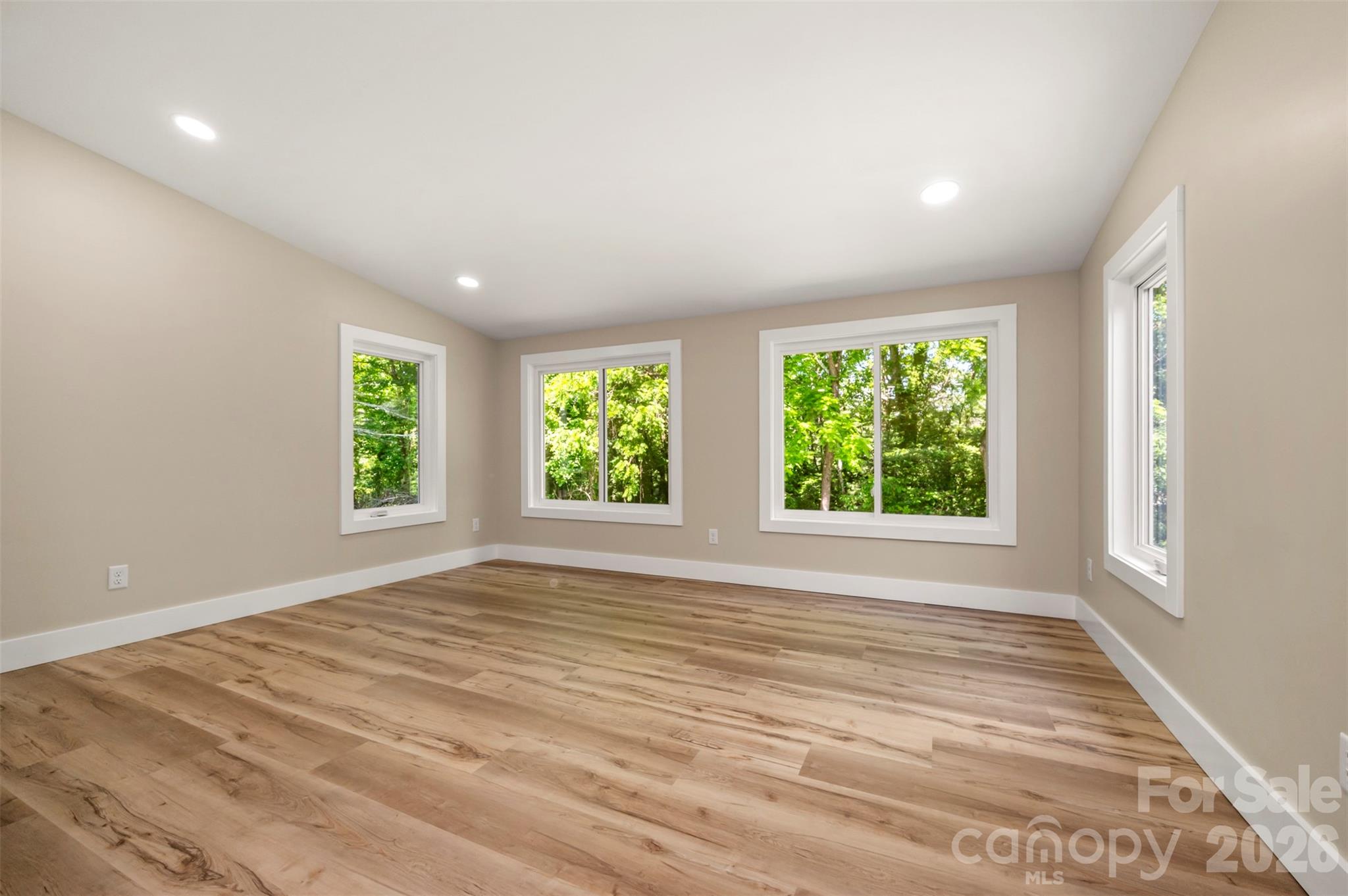 323 Stepp Avenue — Hendersonville