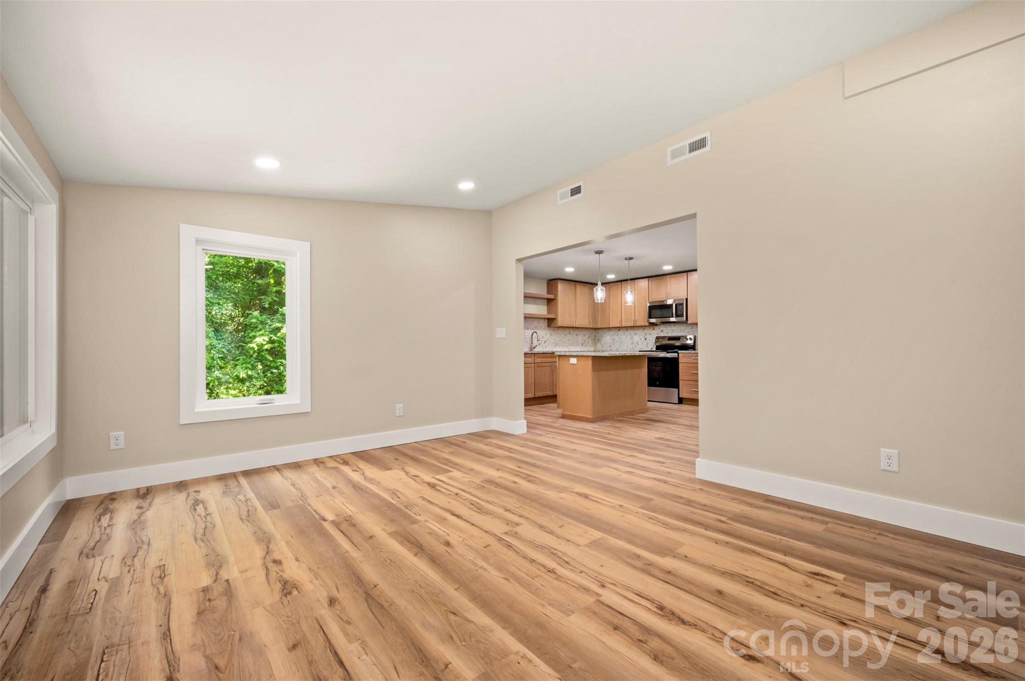 323 Stepp Avenue — Hendersonville