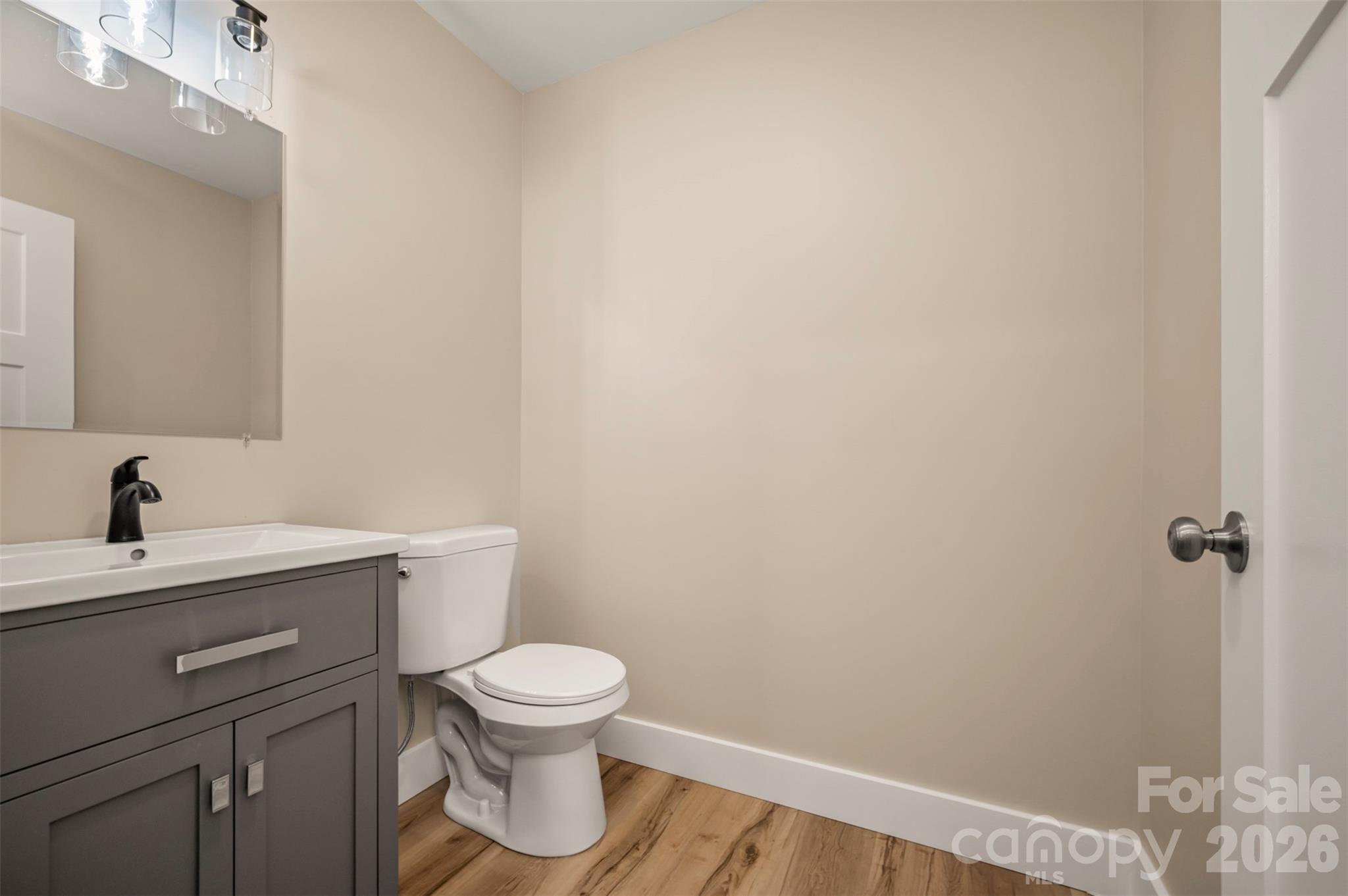 323 Stepp Avenue — Hendersonville